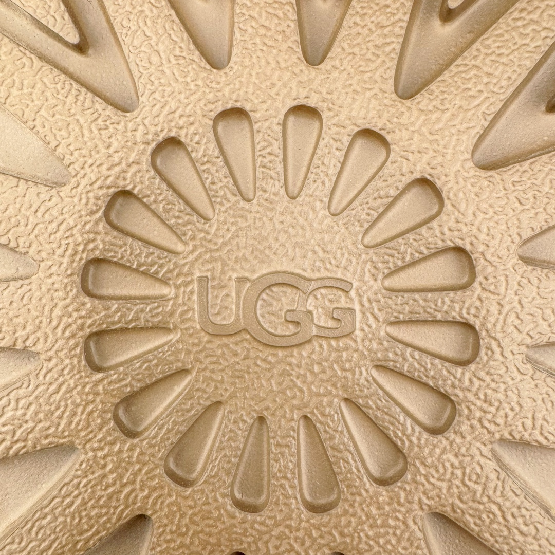 图片[17]-＃SP原厂 UGG 5854 周冬雨短筒厚底秋冬羊皮毛一体雪地靴 全鞋采用ZP同厂 隆丰A级澳洲进口羊皮毛一体 品牌代工厂生产线 完全遵循ZP工艺流程 代工厂原厂版师 秉承无原鞋不开发选择 注重每一处细节 市面最正版型 TREADLITE\\\”轻翼\\\”科技外底 轻便/耐用/柔韧/桩型【售后郑重承诺】一个月内若出现重大脱胶/断底等质量问题 直接为您换新！尺码：35 36 37 38 39 40-选品中心