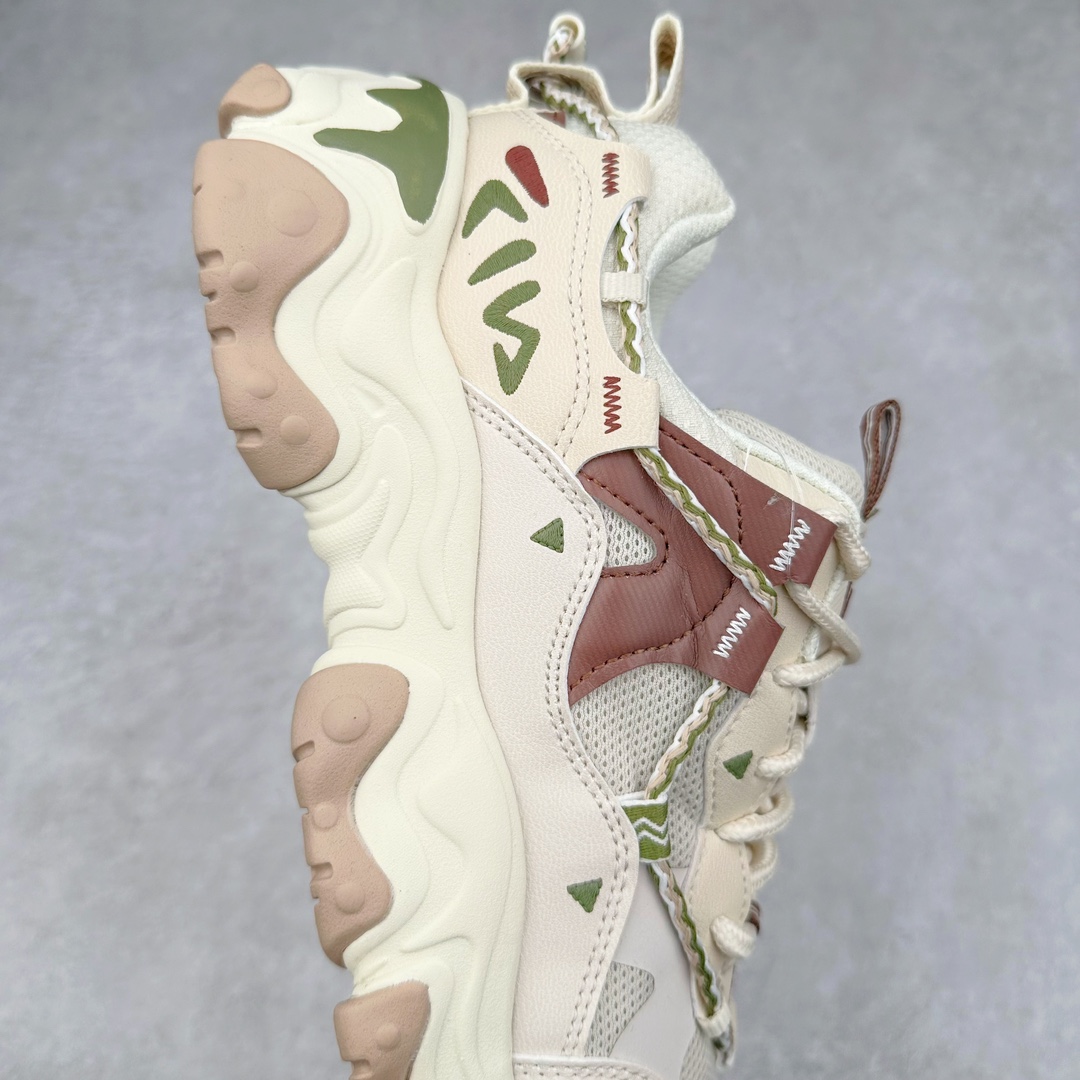 图片[6]-FILA FUSION Fluid 斐乐摩登潮牌防滑耐磨轻便运动鞋 FUSION 系列传承了 FILA 的百年基因，融入年轻运动及潮流文化，成为引领变革、创新突破的一代。以“1+N” 的跨界合作模式重现经典的同时创造经典。带来最出其不意的跨界合作惊喜。同时，FILAFUSION把FILA 的 DNA 融入到定制体验里，你可以随心制造厲于你的产品。FILA FUSION 的鞋家族涵盖了老爹鞋、跑步鞋、网球鞋、季节款。风格复古新潮，满足了时尚人士出行及各类运动的搭配需求，成为当下年轻人筷拥的鞋类品牌之一。FILA FUSION 走进年轻人的世界，通过年轻人运动，街舞，滑板，篮球，展现 FILA FUSION 的潮流态度和年轻文化。FILA FUSION 认为末来属于引领变革、创新突破的年轻一代，让我们一起构成 FILA 未来的蓝图吧！尺码：35.5 36 36.5 37.5 38 38.5 39 40 40.5 41 42 42.5 43 44 44.5 45 45.5-选品中心