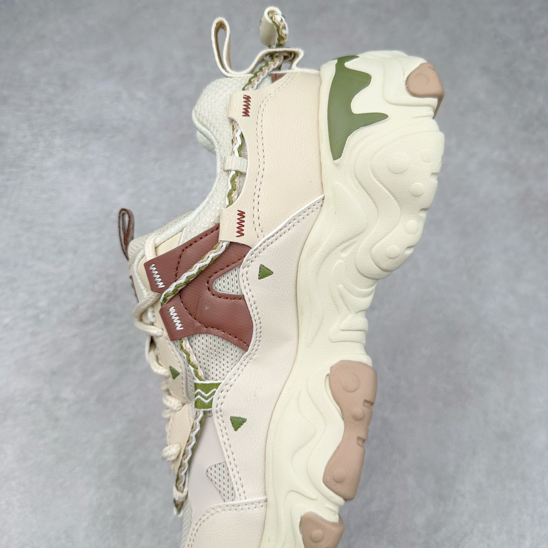 图片[7]-FILA FUSION Fluid 斐乐摩登潮牌防滑耐磨轻便运动鞋 FUSION 系列传承了 FILA 的百年基因，融入年轻运动及潮流文化，成为引领变革、创新突破的一代。以“1+N” 的跨界合作模式重现经典的同时创造经典。带来最出其不意的跨界合作惊喜。同时，FILAFUSION把FILA 的 DNA 融入到定制体验里，你可以随心制造厲于你的产品。FILA FUSION 的鞋家族涵盖了老爹鞋、跑步鞋、网球鞋、季节款。风格复古新潮，满足了时尚人士出行及各类运动的搭配需求，成为当下年轻人筷拥的鞋类品牌之一。FILA FUSION 走进年轻人的世界，通过年轻人运动，街舞，滑板，篮球，展现 FILA FUSION 的潮流态度和年轻文化。FILA FUSION 认为末来属于引领变革、创新突破的年轻一代，让我们一起构成 FILA 未来的蓝图吧！尺码：35.5 36 36.5 37.5 38 38.5 39 40 40.5 41 42 42.5 43 44 44.5 45 45.5-选品中心