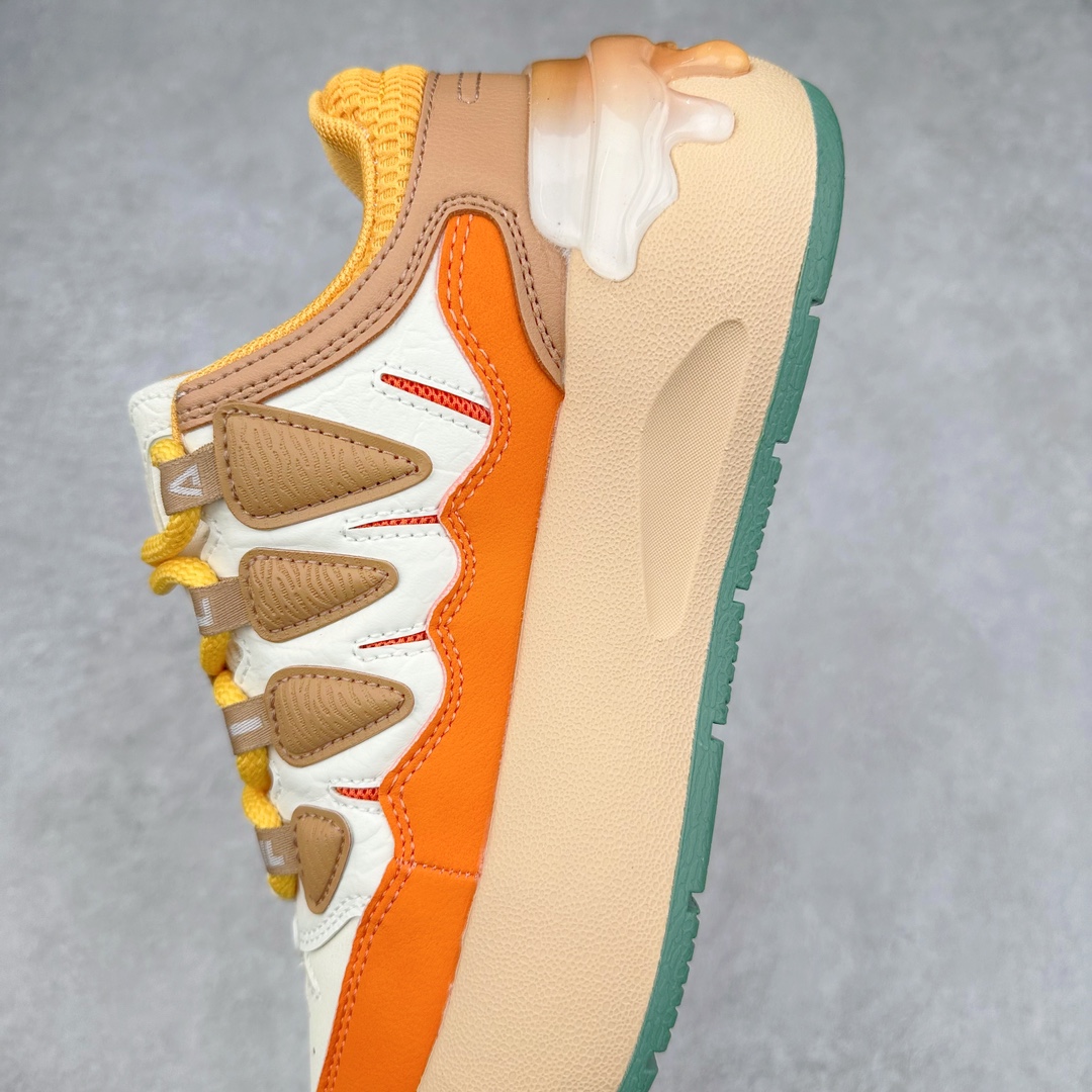 图片[7]-FILA CARROT 2 斐乐萝卜鞋2.0 经典百搭休闲 防滑减震耐磨低帮板鞋 传承了 FILA 的百年基因，融入年轻运动及潮流文化，成为引领变革、创新突破的一代。以“1+N” 的跨界合作模式重现经典的同时创造经典。带来最出其不意的跨界合作惊喜。同时，FILAFUSION把FILA 的 DNA 融入到定制体验里，你可以随心制造厲于你的产品。FILA FUSION 的鞋家族涵盖了老爹鞋、跑步鞋、网球鞋、季节款。风格复古新潮，满足了时尚人士出行及各类运动的搭配需求，成为当下年轻人筷拥的鞋类品牌之一。FILA FUSION 走进年轻人的世界，通过年轻人运动，街舞，滑板，篮球，展现 FILA FUSION 的潮流态度和年轻文化。FILA FUSION 认为末来属于引领变革、创新突破的年轻一代，让我们一起构成 FILA 未来的蓝图吧！尺码：35.5 36 36.5 37.5 38 38.5 39 40-选品中心