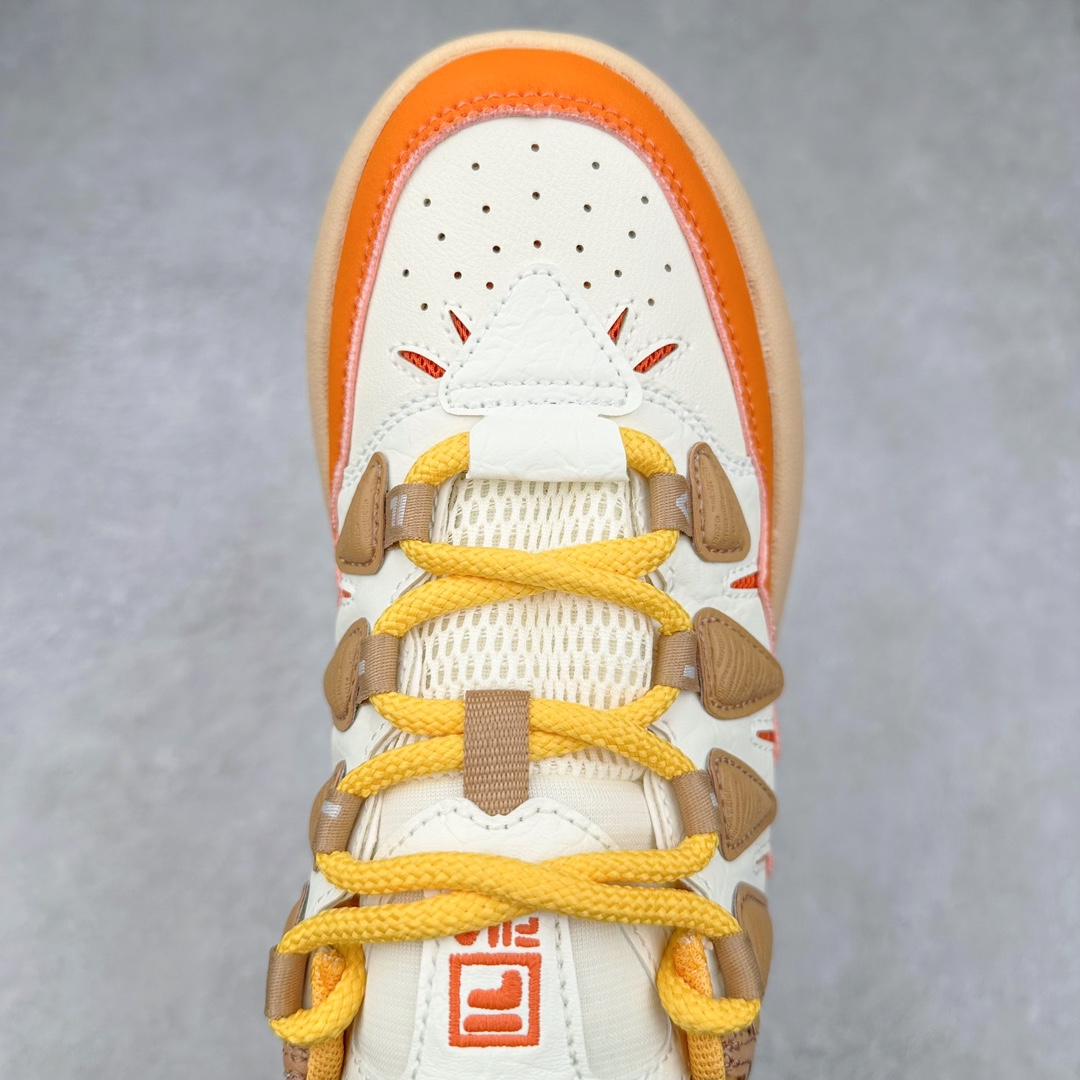 图片[4]-FILA CARROT 2 斐乐萝卜鞋2.0 经典百搭休闲 防滑减震耐磨低帮板鞋 传承了 FILA 的百年基因，融入年轻运动及潮流文化，成为引领变革、创新突破的一代。以“1+N” 的跨界合作模式重现经典的同时创造经典。带来最出其不意的跨界合作惊喜。同时，FILAFUSION把FILA 的 DNA 融入到定制体验里，你可以随心制造厲于你的产品。FILA FUSION 的鞋家族涵盖了老爹鞋、跑步鞋、网球鞋、季节款。风格复古新潮，满足了时尚人士出行及各类运动的搭配需求，成为当下年轻人筷拥的鞋类品牌之一。FILA FUSION 走进年轻人的世界，通过年轻人运动，街舞，滑板，篮球，展现 FILA FUSION 的潮流态度和年轻文化。FILA FUSION 认为末来属于引领变革、创新突破的年轻一代，让我们一起构成 FILA 未来的蓝图吧！尺码：35.5 36 36.5 37.5 38 38.5 39 40-选品中心