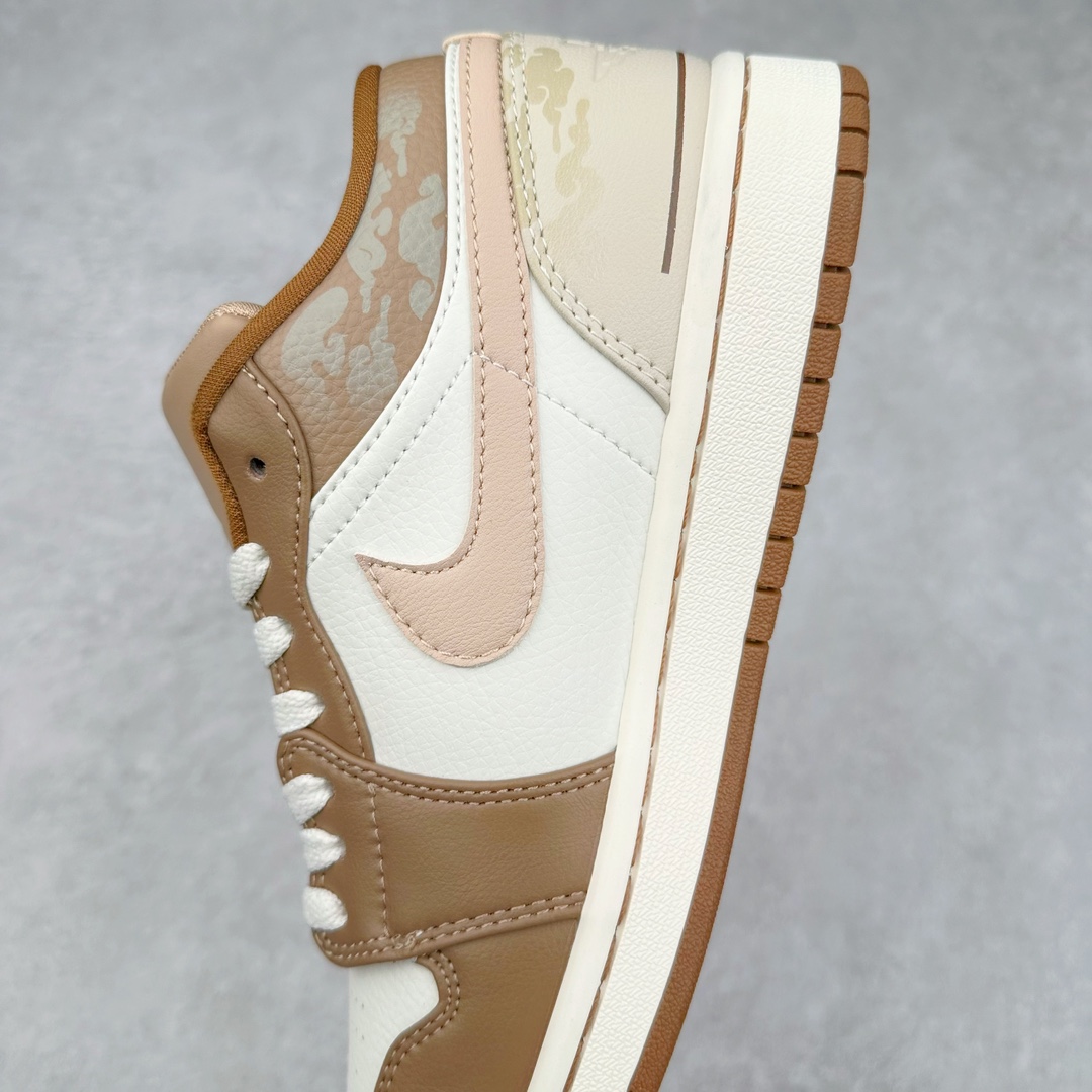 图片[7]-＃K版 Air Jordan AJ1 Low 低帮 HF5753-221 全新流水线出品 DT版本唯一平替选择 市场第二梯队最强版 全部原鞋开发 原楦原纸板开发 全鞋电脑针车 原厂内置全掌气垫 原盒内在原标 唯一Zp原版鞋带绑法 免检产品 全新2022版型 全头层皮料 完美零毛边处理 原厂配置全掌气垫 价格定位良心 几十个配色陆续出货 尺码：36 36.5 37.5 38 38.5 39 40 40.5 41 42 42.5 43 44 44.5 45 46 47.5-选品中心