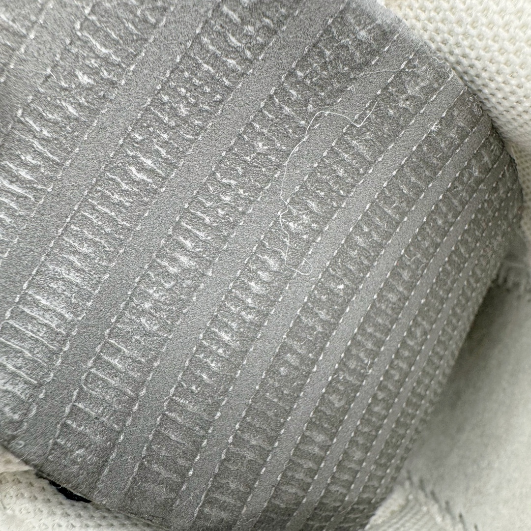 图片[11]-＃CS纯原 NK P-6000 系列低帮复古老爹风休闲运动舒适慢跑鞋 CD6404-018 购入原鞋原装纸板楦头开发 独家私模四层组合大底 市场唯一正确版本 良心定价 新配色陆续出货 进口三文治网面 融合 Pegasus 过往运动鞋设计 助力 21 世纪早期跑步运动跃升时尚新高度 采用透气网眼布、运动风格线条和耐穿覆面 兼具吸睛外观和舒适感受 中底泡绵以田径赛道为灵感 打造厚实设计 缔造出众缓震性能 尺码：36 36.5 37.5 38 38.5 39 40 40.5 41 42 42.5 43 44 44.5 45-选品中心