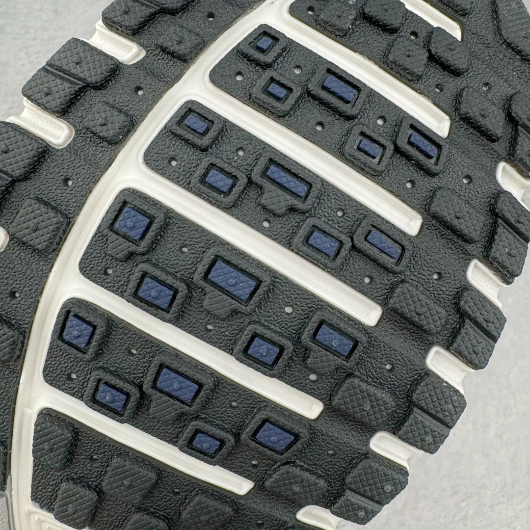 图片[21]-＃CS纯原 NK P-6000 系列低帮复古老爹风休闲运动舒适慢跑鞋 CD6404-018 购入原鞋原装纸板楦头开发 独家私模四层组合大底 市场唯一正确版本 良心定价 新配色陆续出货 进口三文治网面 融合 Pegasus 过往运动鞋设计 助力 21 世纪早期跑步运动跃升时尚新高度 采用透气网眼布、运动风格线条和耐穿覆面 兼具吸睛外观和舒适感受 中底泡绵以田径赛道为灵感 打造厚实设计 缔造出众缓震性能 尺码：36 36.5 37.5 38 38.5 39 40 40.5 41 42 42.5 43 44 44.5 45-选品中心