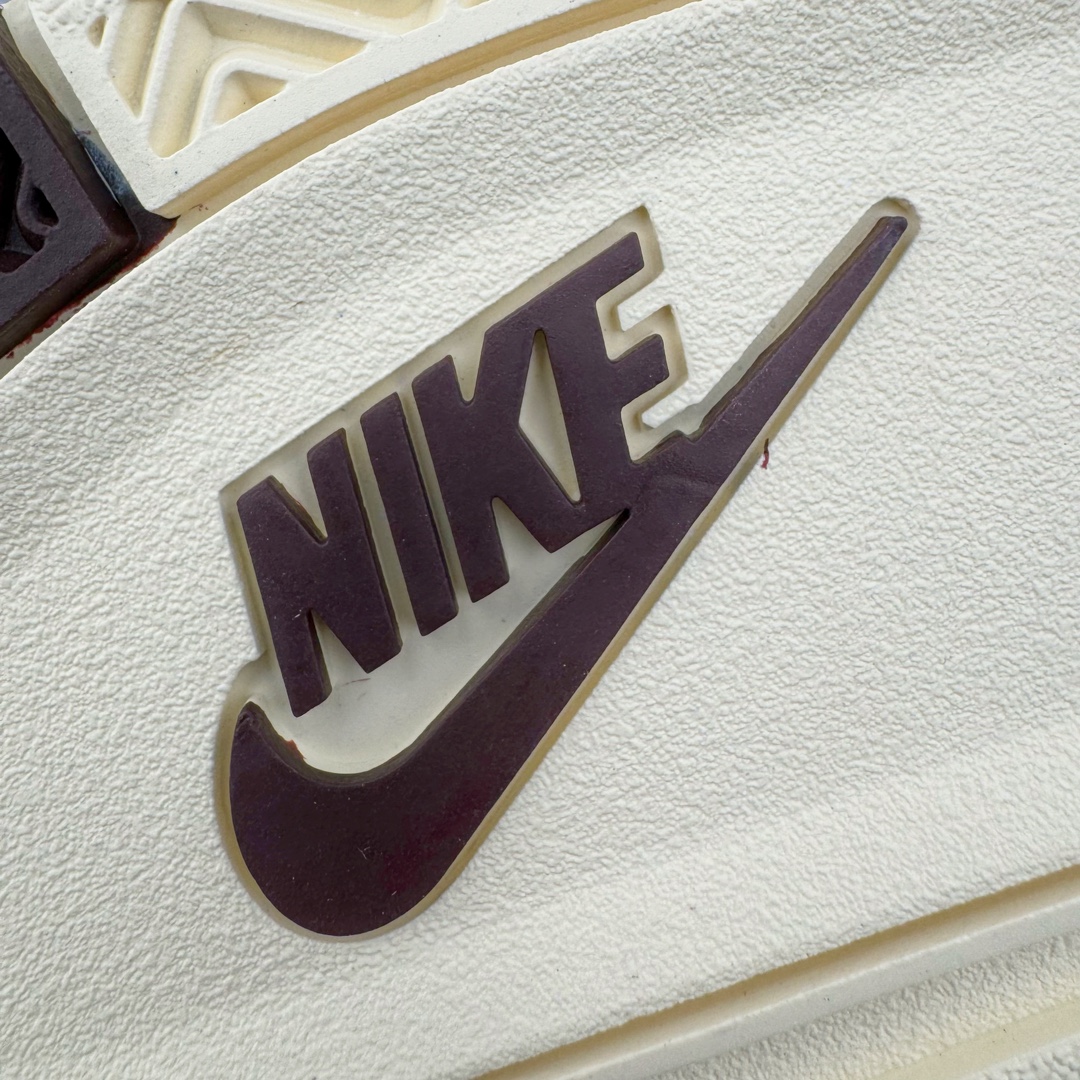 图片[21]-＃GX A Ma Maniére x Air Jordan AJ4 Retro SP\\\”Violet Ore\\\” AMM联名淡粉 FZ4810-200 圈内最强四代 耗时半年巨作 全套原纸板楦头开发 原厂特供皮料加持 确保原汁原味 完美呈现四代版型 一比一鞋头弧度高度鞋身弧度 数据细节工艺流程均保持原鞋一致 原厂TPU网格鞋带扣 正确内里网布 菱角分明不变形无多余毛边 柔软性质感一致于原鞋 市场唯一原厂鞋扣模具 背面可见隐藏注塑口 原厂织唛标 原厂飞人电绣工艺 尾指中部跳三针 独家绑鞋带手法 印刷中底布 四线拉帮 米色美纹纸贴合固定 进口港宝加持 后跟自然饱满 全鞋荧光划线卡点 追求极致完美 每一双都是工艺品 多重QC质检 超越公司货的品控标准 实实在在的免检产品 尺码：40 40.5 41 42 42.5 43 44 44.5 45 46 47.5-选品中心