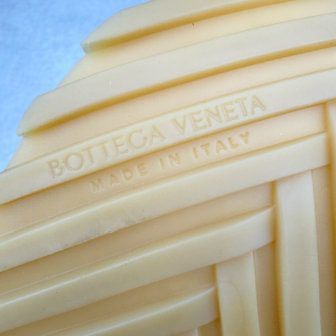 图片[18]-＃GD广顶 BOTTEGA VENETA Orbit Runner BV葆蝶家时尚休闲王一博同款老爹鞋运动鞋 原版开发 一比一打造 相似度百分之99以上 市场一梯队级别品质 区别市场任何标文顶级品质版本 采用轻质科技网布面料 搭配几何图案设计橡胶外底 王炸系列 高版本 认准套包工艺 实际增高很多哦 还是一样显腿细非常nice 耐玩耐造 对标对版 套包鞋工艺 认准高版本 大底选用拼色TPU大底 配置原版包装 尺码：35 36 37 38 39 40 41 42 43 44 45-选品中心