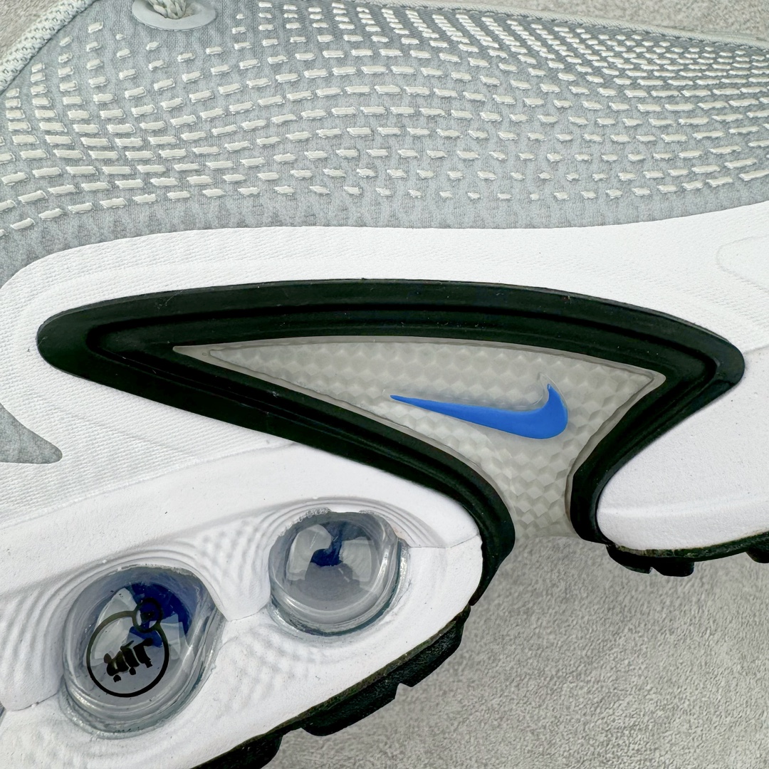 图片[20]-＃Lw纯原 NK Air Max Dn 网布舒适时尚耐磨透气低帮生活气垫休闲鞋 灰色 货号：DV3337-005 鞋面将延续 Air Max 家族的流线型设计 采用纺织布料打造 鞋底则搭载了全新的DynamicAir技术 由双气室和四根管状Nike Air气囊结构组成 鞋身整体以黑色为主色调 搭配橄榄绿色细节点缀 最大的亮点是侧面带有醒目的\\\”Supreme\\\”字样 彰显特殊的联名身份 尺码：36 36.5 37.5 38 38.5 39 40 40.5 41 42 42.5 43 44 44.5 45-选品中心