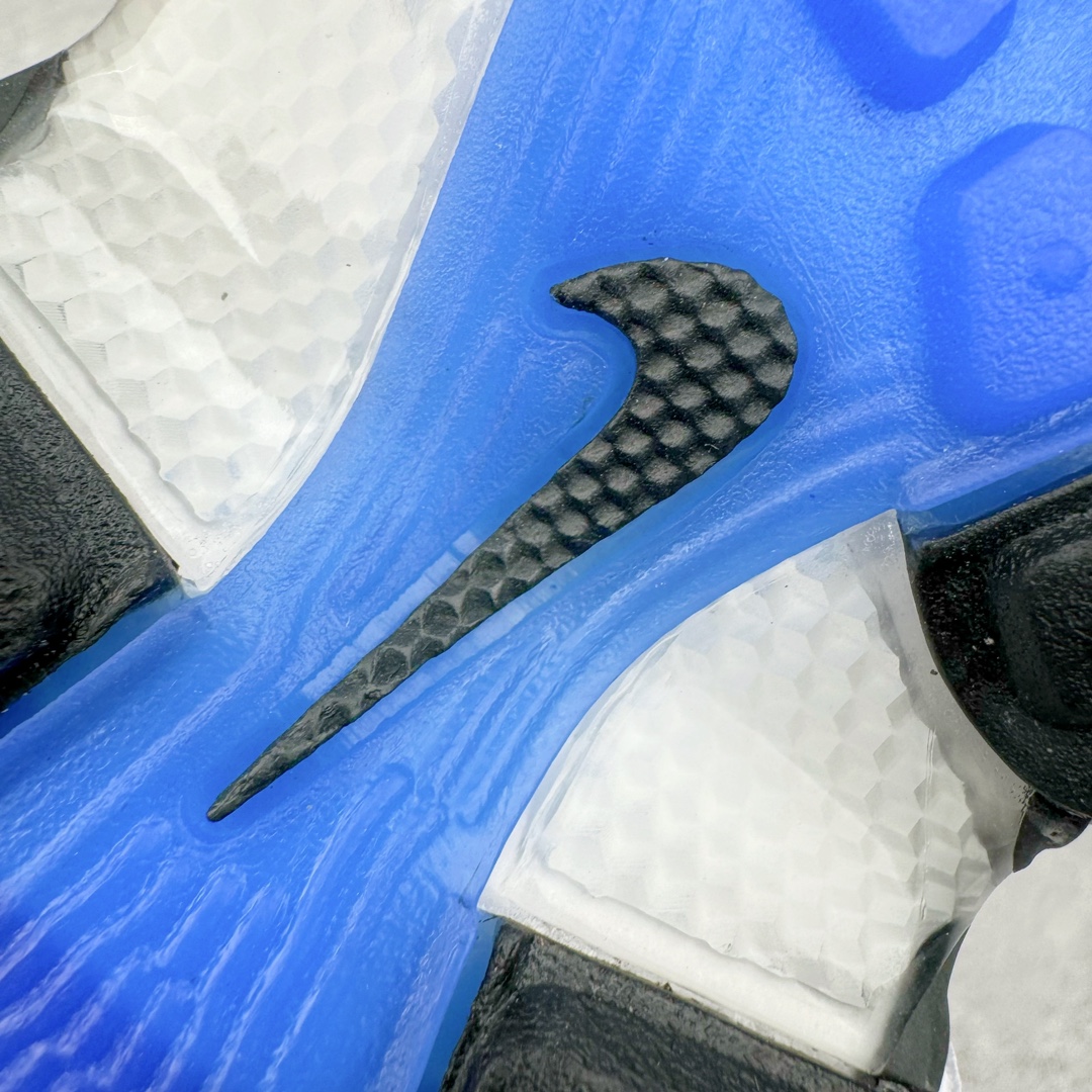 图片[22]-＃Lw纯原 NK Air Max Dn 网布舒适时尚耐磨透气低帮生活气垫休闲鞋 灰色 货号：DV3337-005 鞋面将延续 Air Max 家族的流线型设计 采用纺织布料打造 鞋底则搭载了全新的DynamicAir技术 由双气室和四根管状Nike Air气囊结构组成 鞋身整体以黑色为主色调 搭配橄榄绿色细节点缀 最大的亮点是侧面带有醒目的\\\”Supreme\\\”字样 彰显特殊的联名身份 尺码：36 36.5 37.5 38 38.5 39 40 40.5 41 42 42.5 43 44 44.5 45-选品中心