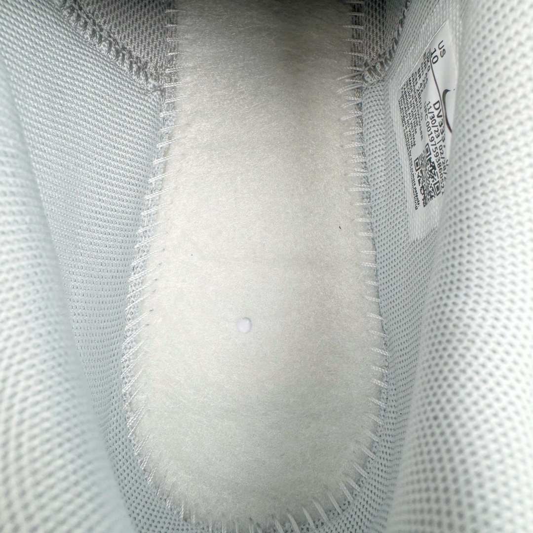 图片[11]-＃Lw纯原 NK Air Max Dn 网布舒适时尚耐磨透气低帮生活气垫休闲鞋 灰色 货号：DV3337-005 鞋面将延续 Air Max 家族的流线型设计 采用纺织布料打造 鞋底则搭载了全新的DynamicAir技术 由双气室和四根管状Nike Air气囊结构组成 鞋身整体以黑色为主色调 搭配橄榄绿色细节点缀 最大的亮点是侧面带有醒目的\\\”Supreme\\\”字样 彰显特殊的联名身份 尺码：36 36.5 37.5 38 38.5 39 40 40.5 41 42 42.5 43 44 44.5 45-选品中心