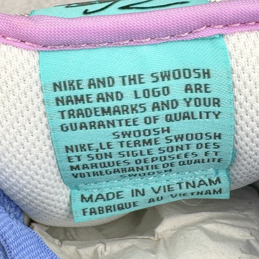 图片[12]-＃M纯原 Futura Laboratories x NK SB Dunk Low 联名白蓝扎染 HF6061-400 圈内最强 零售首选 独家原厂航空铝磨具打磨大底 鞋头坡度极致还原 原盒原配 圈内天花板工艺 原厂冲刀 超高清洁度 全鞋零毛边皮料切割 全套原楦原模倾力打造完美版型 采用原厂百宏鞋带以及原厂百宏织唛舌标 内标可供原厂几率过验 原厂中底布黄色点胶 原厂中底布拉帮走线遵循公司‼️尺码：36 36.5 37.5 38 38.5 39 40 40.5 41 42 42.5 43 44 44.5 45 46 47.5-选品中心