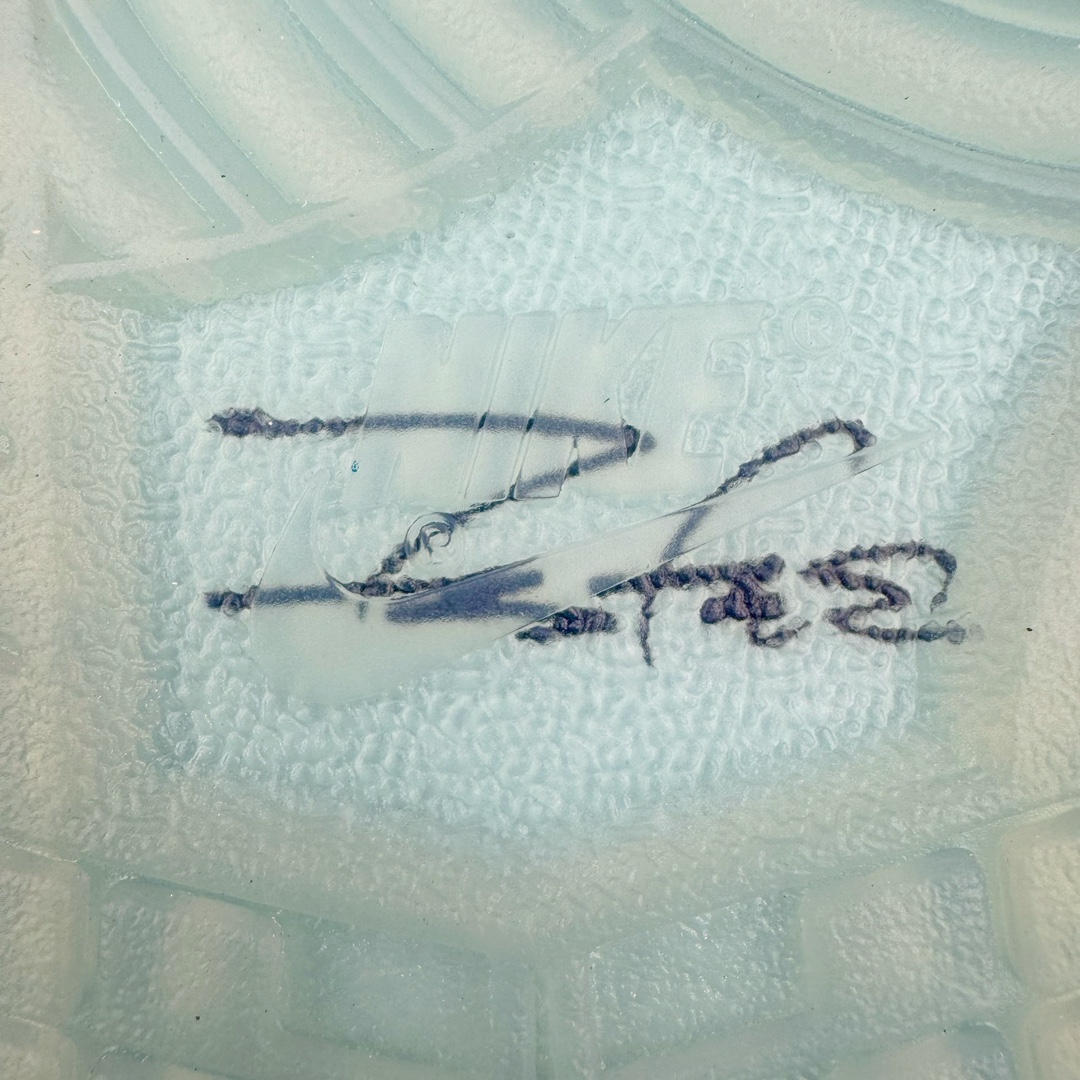 图片[21]-＃M纯原 Futura Laboratories x NK SB Dunk Low 联名白蓝扎染 HF6061-400 圈内最强 零售首选 独家原厂航空铝磨具打磨大底 鞋头坡度极致还原 原盒原配 圈内天花板工艺 原厂冲刀 超高清洁度 全鞋零毛边皮料切割 全套原楦原模倾力打造完美版型 采用原厂百宏鞋带以及原厂百宏织唛舌标 内标可供原厂几率过验 原厂中底布黄色点胶 原厂中底布拉帮走线遵循公司‼️尺码：36 36.5 37.5 38 38.5 39 40 40.5 41 42 42.5 43 44 44.5 45 46 47.5-选品中心