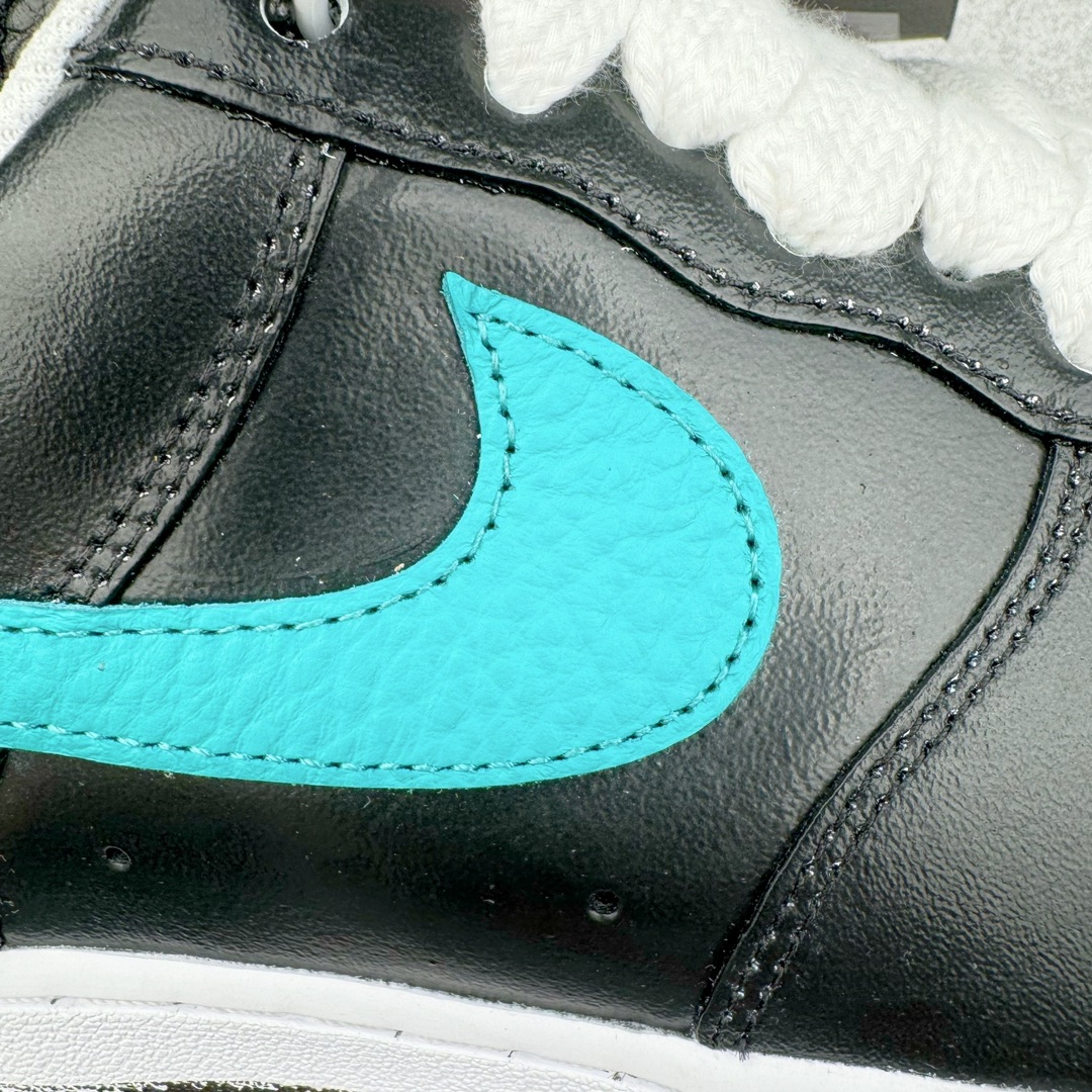 图片[21]-＃OG纯原 PEACEMINUSONE x NK Air Force 1 \\\”Para-Noise 3.0\\\” 权志龙联名空军一号低帮 货号：AQ3692-004 与 2.0 的白色相比，3.0 版本回归了初代的黑色鞋面设计。并且在侧身 Swoosh 上，大胆注入了彩色设计，整体观感和初代的亲友限定版本有着几分相似。独特的内外、左右多巴胺色系的鸳鸯设定，释放满满的新鲜活力。整体依然黑色为主，使得日常穿搭的门槛依旧保持在较低的水平，搭配一条牛仔裤或者卫裤，都能轻松驾驭。而鞋款的标志性设计——涂鸦中底和 “刮刮乐” 鞋面依旧保留，使得这双鞋在日常的穿着过程中会产生不同的变化，同时也可以成为 DIY 的个性画板。尺码：36 36.5 37.5 38 38.5 39 40 40.5 41 42 42.5 43 44 44.5 45 46 47.5 48.5-选品中心