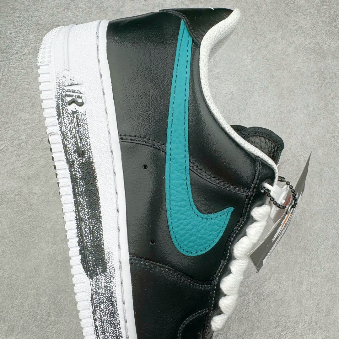 图片[6]-＃OG纯原 PEACEMINUSONE x NK Air Force 1 \\\”Para-Noise 3.0\\\” 权志龙联名空军一号低帮 货号：AQ3692-004 与 2.0 的白色相比，3.0 版本回归了初代的黑色鞋面设计。并且在侧身 Swoosh 上，大胆注入了彩色设计，整体观感和初代的亲友限定版本有着几分相似。独特的内外、左右多巴胺色系的鸳鸯设定，释放满满的新鲜活力。整体依然黑色为主，使得日常穿搭的门槛依旧保持在较低的水平，搭配一条牛仔裤或者卫裤，都能轻松驾驭。而鞋款的标志性设计——涂鸦中底和 “刮刮乐” 鞋面依旧保留，使得这双鞋在日常的穿着过程中会产生不同的变化，同时也可以成为 DIY 的个性画板。尺码：36 36.5 37.5 38 38.5 39 40 40.5 41 42 42.5 43 44 44.5 45 46 47.5 48.5-选品中心