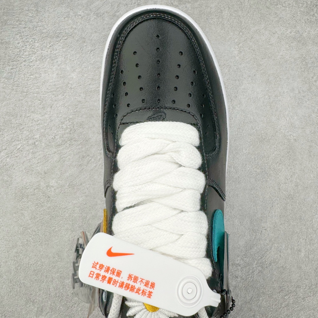 图片[4]-＃OG纯原 PEACEMINUSONE x NK Air Force 1 \\\”Para-Noise 3.0\\\” 权志龙联名空军一号低帮 货号：AQ3692-004 与 2.0 的白色相比，3.0 版本回归了初代的黑色鞋面设计。并且在侧身 Swoosh 上，大胆注入了彩色设计，整体观感和初代的亲友限定版本有着几分相似。独特的内外、左右多巴胺色系的鸳鸯设定，释放满满的新鲜活力。整体依然黑色为主，使得日常穿搭的门槛依旧保持在较低的水平，搭配一条牛仔裤或者卫裤，都能轻松驾驭。而鞋款的标志性设计——涂鸦中底和 “刮刮乐” 鞋面依旧保留，使得这双鞋在日常的穿着过程中会产生不同的变化，同时也可以成为 DIY 的个性画板。尺码：36 36.5 37.5 38 38.5 39 40 40.5 41 42 42.5 43 44 44.5 45 46 47.5 48.5-选品中心