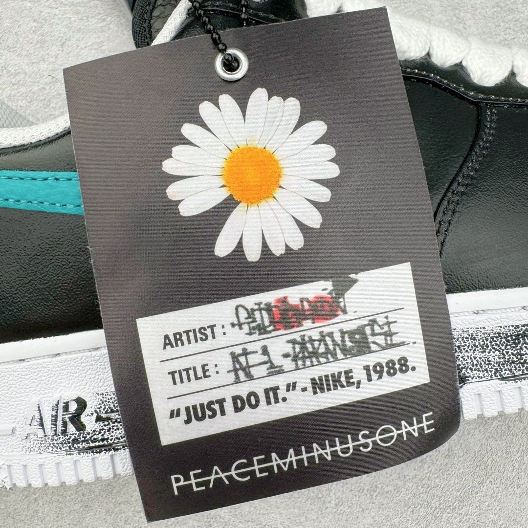 图片[17]-＃OG纯原 PEACEMINUSONE x NK Air Force 1 \\\”Para-Noise 3.0\\\” 权志龙联名空军一号低帮 货号：AQ3692-004 与 2.0 的白色相比，3.0 版本回归了初代的黑色鞋面设计。并且在侧身 Swoosh 上，大胆注入了彩色设计，整体观感和初代的亲友限定版本有着几分相似。独特的内外、左右多巴胺色系的鸳鸯设定，释放满满的新鲜活力。整体依然黑色为主，使得日常穿搭的门槛依旧保持在较低的水平，搭配一条牛仔裤或者卫裤，都能轻松驾驭。而鞋款的标志性设计——涂鸦中底和 “刮刮乐” 鞋面依旧保留，使得这双鞋在日常的穿着过程中会产生不同的变化，同时也可以成为 DIY 的个性画板。尺码：36 36.5 37.5 38 38.5 39 40 40.5 41 42 42.5 43 44 44.5 45 46 47.5 48.5-选品中心