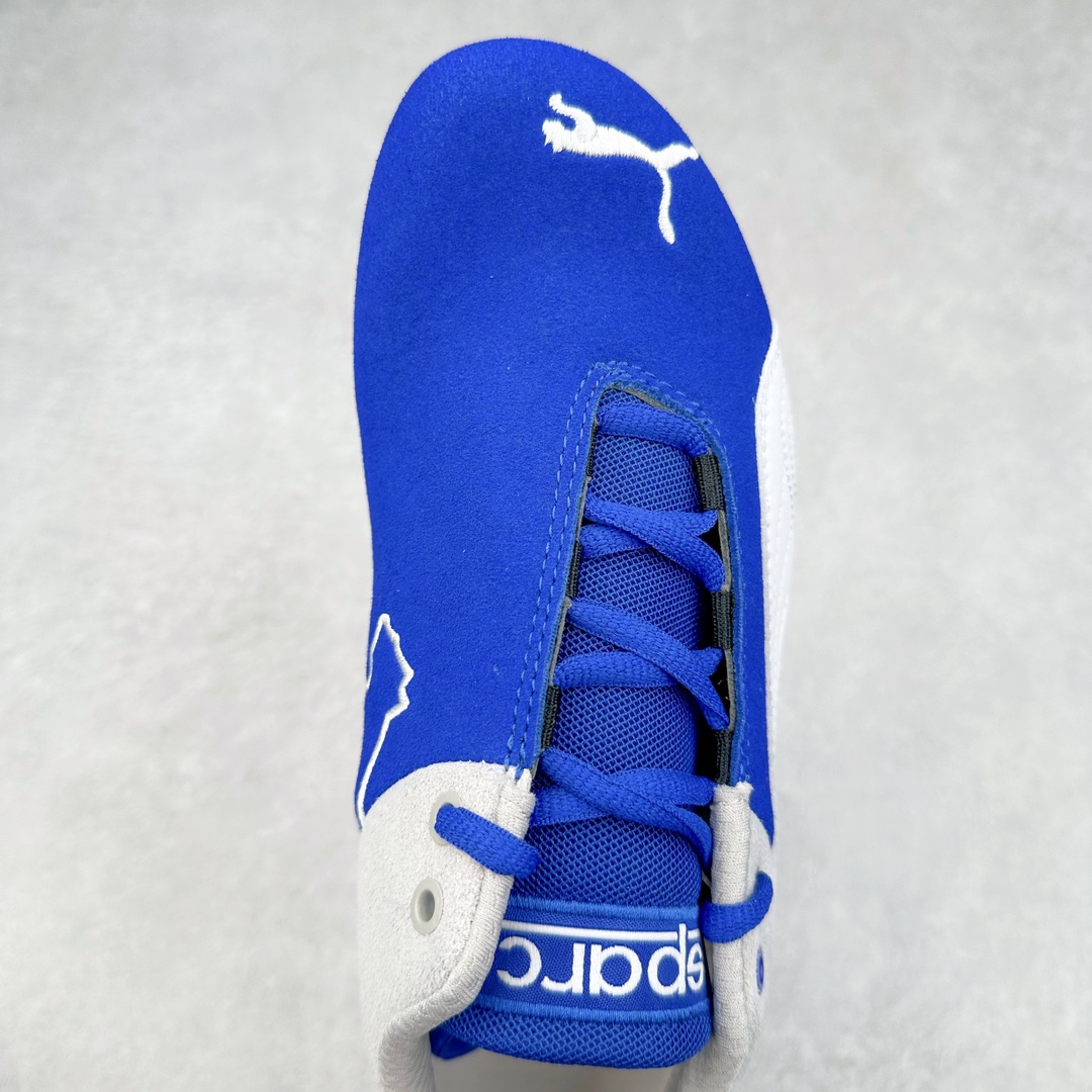 图片[4]-PUMA Speedca OG 彪马极速赛车系列低帮德训风拼接复古百搭休闲运动赛车鞋 鞋款从80、90年代赛车手所穿的防火赛车鞋为原型，鞋身线条模仿了赛车的流线廓形，体现了空气动力学原理的结构。简约流畅的外观，恰好又和贯穿其中的Formstrip Logo融合恰到好处，视觉上细节丰富且协调。本次Speedcat OG鞋款归来，最大看点自然式保留了窄版鞋型以及薄底构造。这两年各品牌鞋底越做越厚，Speedcat反其道而行之，上脚几乎无鞋底的效果带来耳目一新的视觉体验。鞋面依旧是以质感细腻的麂皮材质打造，并且大面积近乎全包裹的使用，复古味道也愈发浓烈。配色上更是将最原始的黑色和红色带回，向F1赛车队的标志性队服致敬。相信让各位一眼种草的更多是出挑的大红色，上脚即可瞬间点亮整体造型，在以球鞋为核心的OOTD中脱颖而出。而另一款黑色则是低调的万金油，彰显新潮个性的同时又不喧宾夺主，也是热爱简约系穿搭朋友的首选。 尺码：35.5 36 37 37.5 38 38.5 39 40 40.5 41 42 42.5 43 44 44.5 45-选品中心