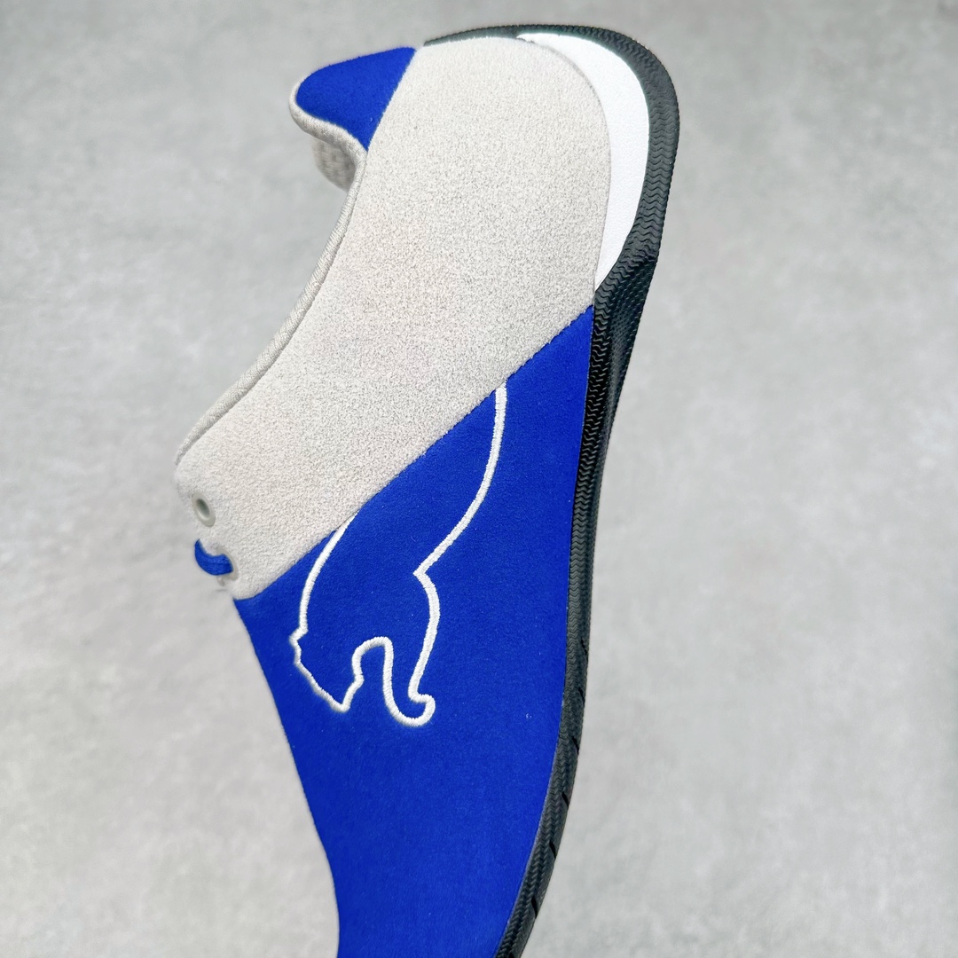 图片[7]-PUMA Speedca OG 彪马极速赛车系列低帮德训风拼接复古百搭休闲运动赛车鞋 鞋款从80、90年代赛车手所穿的防火赛车鞋为原型，鞋身线条模仿了赛车的流线廓形，体现了空气动力学原理的结构。简约流畅的外观，恰好又和贯穿其中的Formstrip Logo融合恰到好处，视觉上细节丰富且协调。本次Speedcat OG鞋款归来，最大看点自然式保留了窄版鞋型以及薄底构造。这两年各品牌鞋底越做越厚，Speedcat反其道而行之，上脚几乎无鞋底的效果带来耳目一新的视觉体验。鞋面依旧是以质感细腻的麂皮材质打造，并且大面积近乎全包裹的使用，复古味道也愈发浓烈。配色上更是将最原始的黑色和红色带回，向F1赛车队的标志性队服致敬。相信让各位一眼种草的更多是出挑的大红色，上脚即可瞬间点亮整体造型，在以球鞋为核心的OOTD中脱颖而出。而另一款黑色则是低调的万金油，彰显新潮个性的同时又不喧宾夺主，也是热爱简约系穿搭朋友的首选。 尺码：35.5 36 37 37.5 38 38.5 39 40 40.5 41 42 42.5 43 44 44.5 45-选品中心