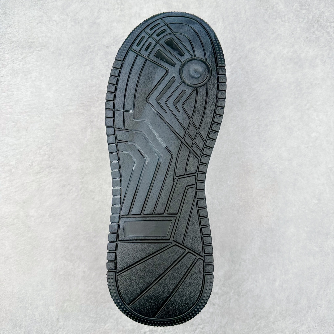 图片[9]-PRADA普拉达 厚底徽标 低帮休闲运动板鞋 广东大厂品质 专柜同步 大气个性更潮更抢眼更追求档次，它将颠覆旧念，与您共度时尚潮人必备! 面料采用原版进口小牛皮 牛皮内里垫脚 橡胶发泡大底 轻便防滑耐磨 脚感舒适 款式耐看做工精细 配以简洁利落的鞋楦 彰显男人的果敢和硬朗 尺码：38 39 40 41 42 43 44 比运动鞋偏大一码-选品中心