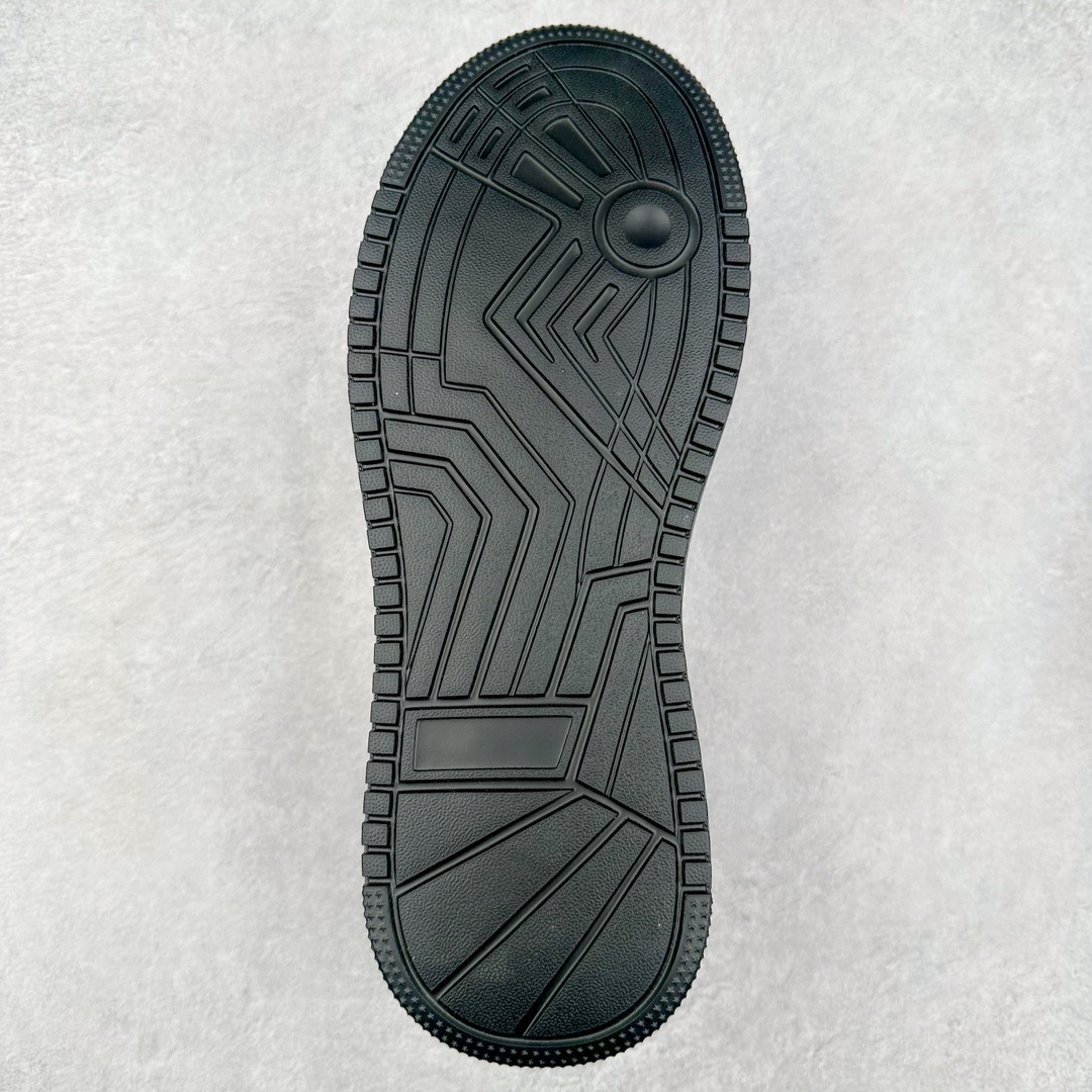 图片[9]-PRADA普拉达 厚底徽标 低帮休闲运动板鞋 广东大厂品质 专柜同步 大气个性更潮更抢眼更追求档次，它将颠覆旧念，与您共度时尚潮人必备! 面料采用原版进口小牛皮 牛皮内里垫脚 橡胶发泡大底 轻便防滑耐磨 脚感舒适 款式耐看做工精细 配以简洁利落的鞋楦 彰显男人的果敢和硬朗 尺码：38 39 40 41 42 43 44 比运动鞋偏大一码-选品中心