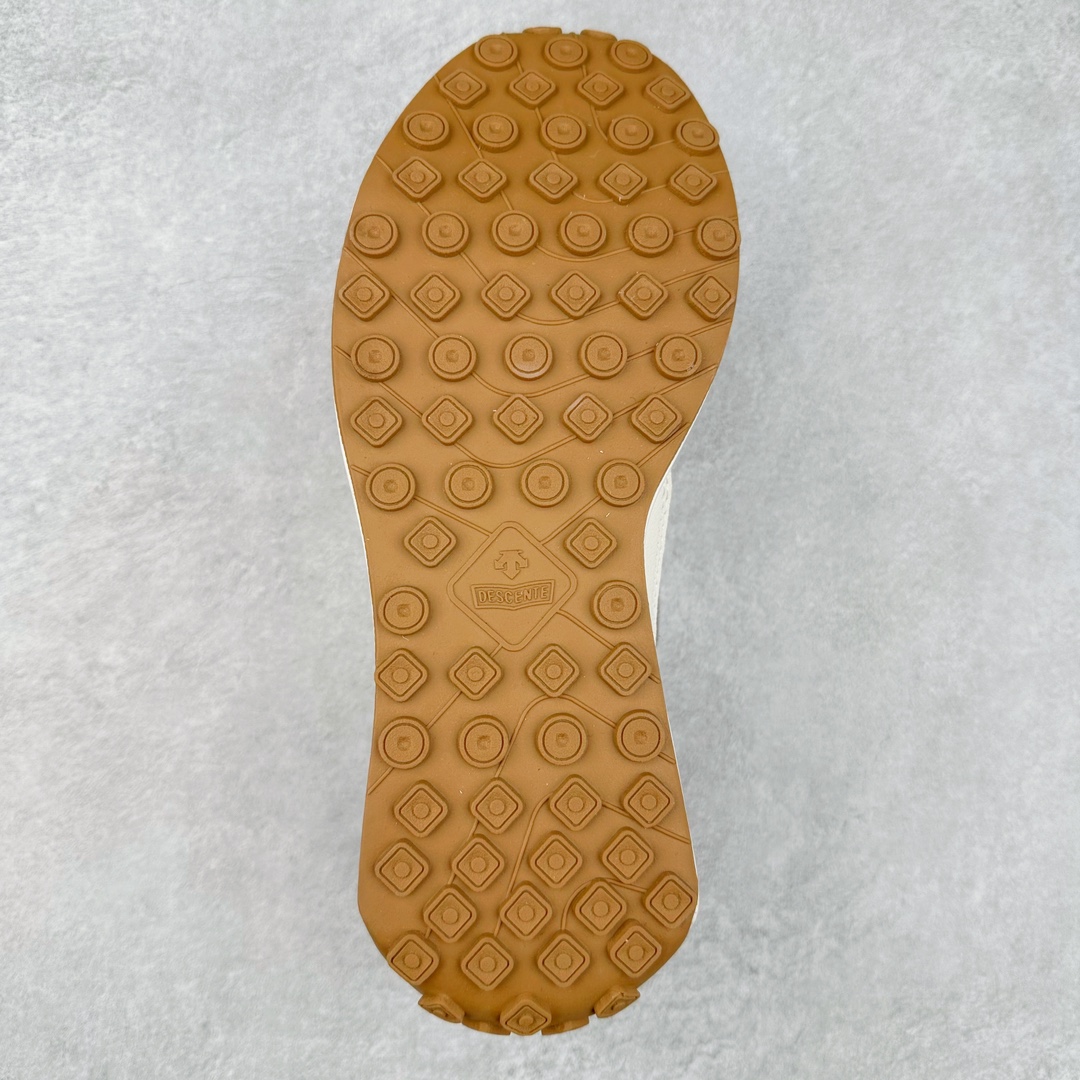 图片[9]-DESCENTE 迪桑特系带舒适百搭防滑耐磨低帮生活休闲鞋 原楦原纸版开发版型 鞋底设计有特殊的纹理或材料 以增加摩擦力 减少滑倒的风险 使用耐用的材料制成 能够承受长时间的使用和摩擦 减少磨损 尺码：36 36.5 37 38 38.5 39 40 40.5 41 42 42.5 43 44 45-选品中心