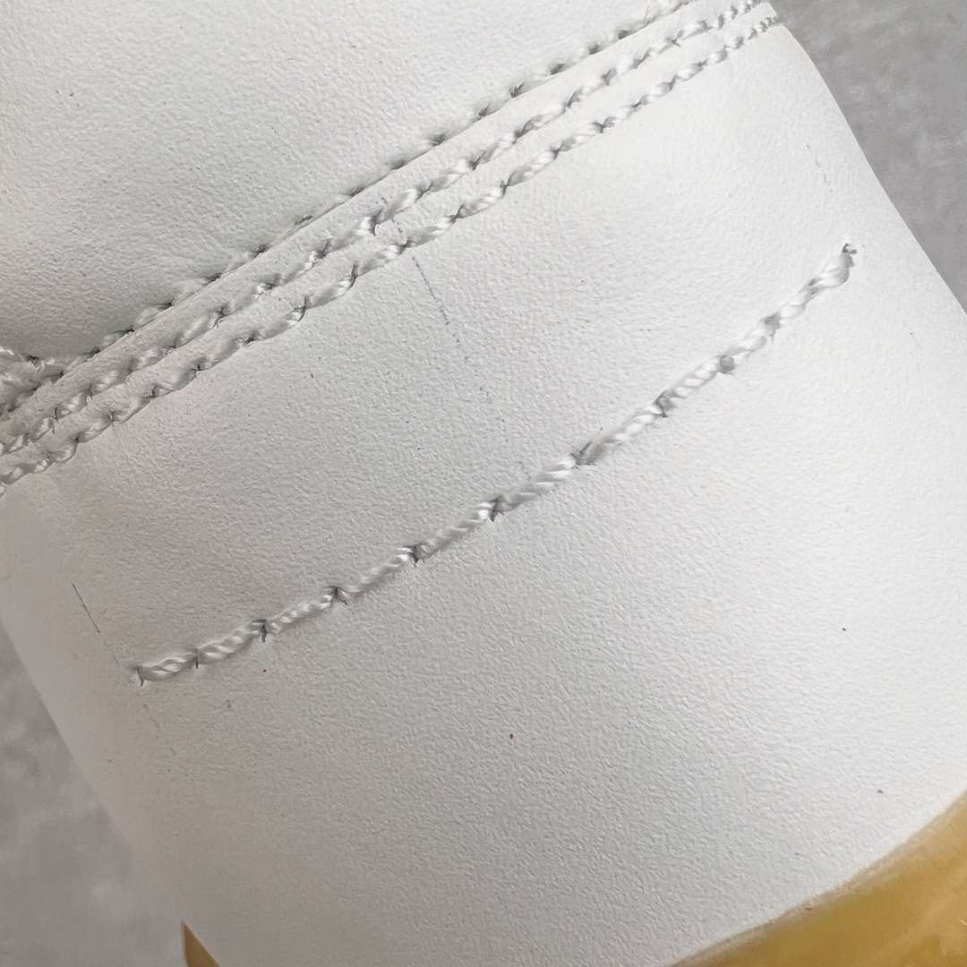 图片[11]-＃LJ渠道版福利 Maison Margiela Calfskin Replica 马吉拉复古低帮时尚德训鞋 上万点击率爆款 高端零售专供批次 全套原楦原纸板原厂数据开发 全鞋荧光划线卡点 胶水把控整洁度追求极致完美 多重QC质检 超越公司货的品控标准 实实在在的免检产品 原盒原配防尘袋购物卡 全网唯一正确0-23数字排版 一比一间距字体 内里全头层小羊皮 原版防滑鞋底设计 灰色翻毛牛皮 白色细纹贝利头层皮 依照原版逐帧开发 原装淡粉纸板中底带编号钢印 尺码对应库存‼️-选品中心