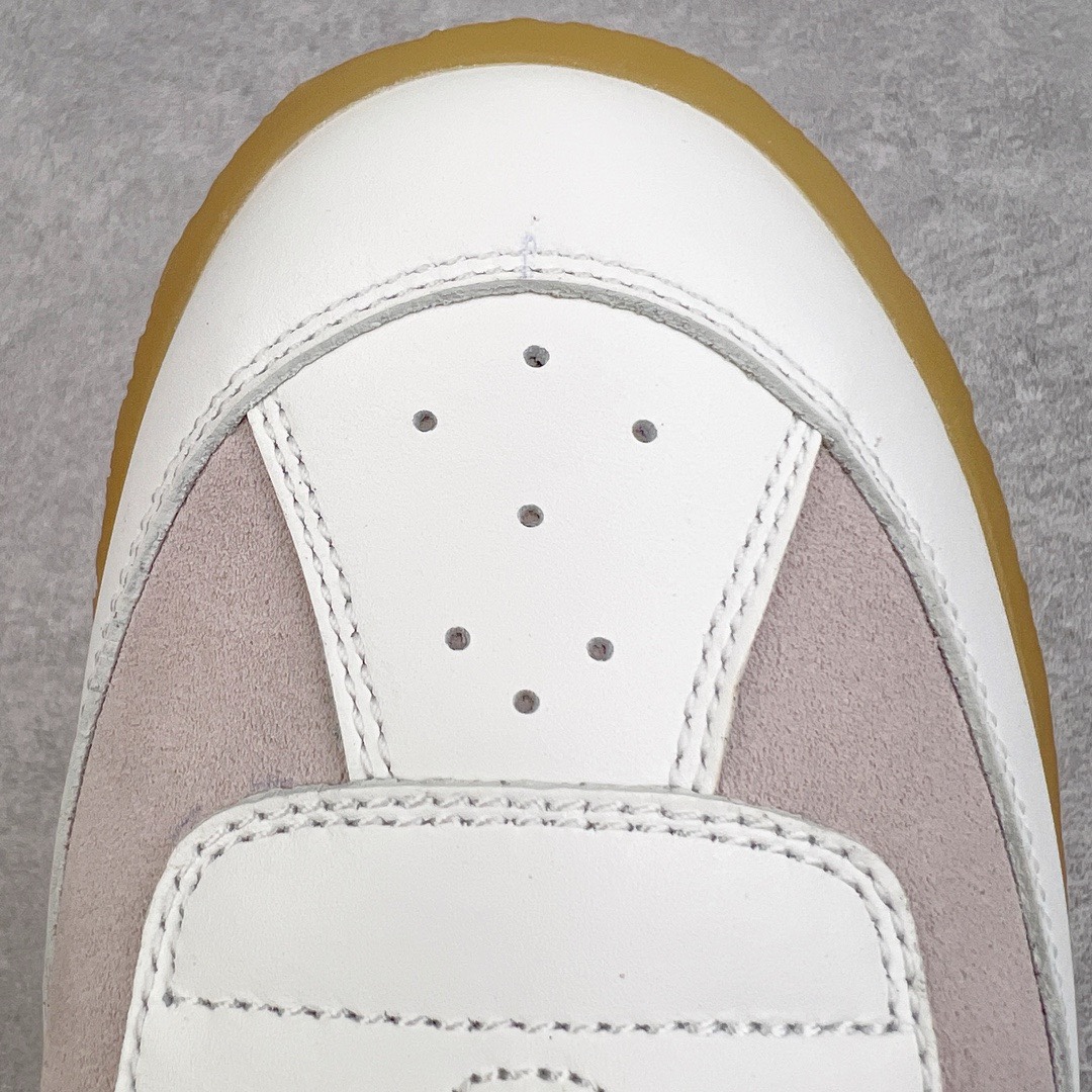 图片[13]-＃LJ渠道版福利 Maison Margiela Calfskin Replica 马吉拉复古低帮时尚德训鞋 上万点击率爆款 高端零售专供批次 全套原楦原纸板原厂数据开发 全鞋荧光划线卡点 胶水把控整洁度追求极致完美 多重QC质检 超越公司货的品控标准 实实在在的免检产品 原盒原配防尘袋购物卡 全网唯一正确0-23数字排版 一比一间距字体 内里全头层小羊皮 原版防滑鞋底设计 灰色翻毛牛皮 白色细纹贝利头层皮 依照原版逐帧开发 原装淡粉纸板中底带编号钢印 尺码对应库存‼️-选品中心