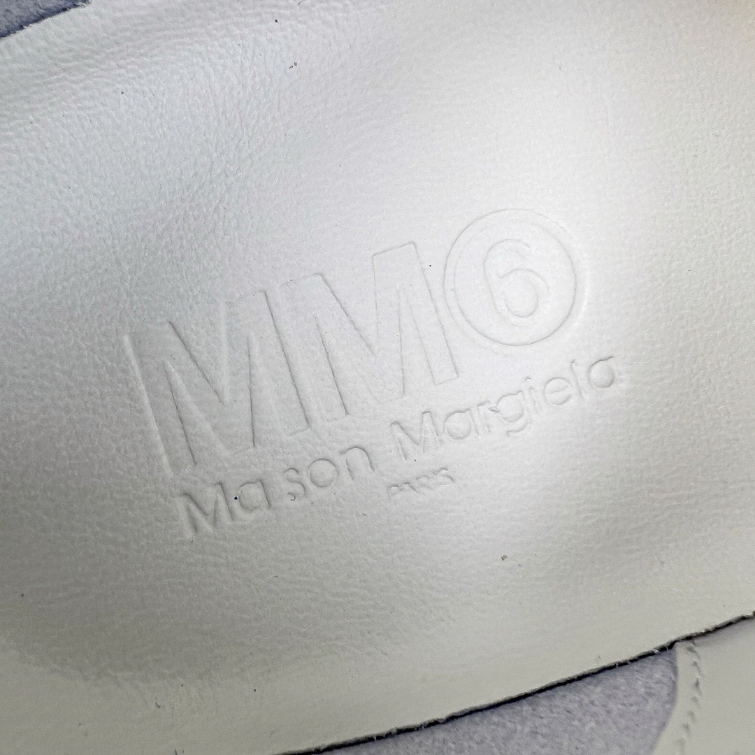 图片[15]-＃LJ渠道版福利 Maison Margiela Calfskin Replica 马吉拉复古低帮时尚德训鞋 上万点击率爆款 高端零售专供批次 全套原楦原纸板原厂数据开发 全鞋荧光划线卡点 胶水把控整洁度追求极致完美 多重QC质检 超越公司货的品控标准 实实在在的免检产品 原盒原配防尘袋购物卡 全网唯一正确0-23数字排版 一比一间距字体 内里全头层小羊皮 原版防滑鞋底设计 灰色翻毛牛皮 白色细纹贝利头层皮 依照原版逐帧开发 原装淡粉纸板中底带编号钢印 尺码对应库存‼️-选品中心