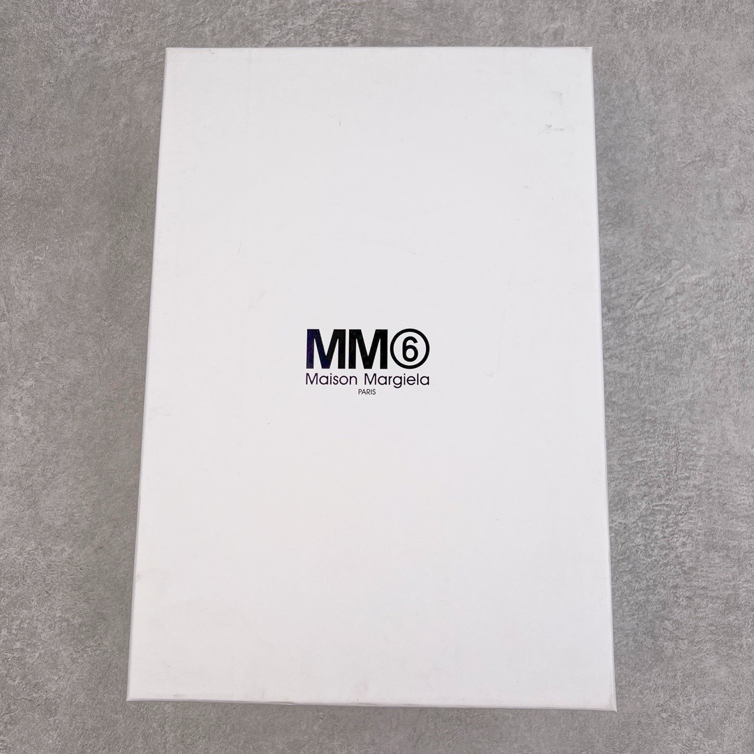 图片[10]-＃LJ渠道版福利 Maison Margiela 6 Court MM6 马吉拉复古低帮圆头时尚德训鞋 上万点击率爆款 高端零售专供批次 全套原楦原纸板原厂数据开发 全鞋荧光划线卡点 胶水把控整洁度追求极致完美 多重QC质检 超越公司货的品控标准 实实在在的免检产品 原盒原配防尘袋购物卡 全网唯一正确0-23数字排版 一比一间距字体 内里全头层小羊皮 原版防滑鞋底设计 灰色翻毛牛皮 白色细纹贝利头层皮 依照原版逐帧开发 原装淡粉纸板中底带编号钢印 尺码对应库存‼️-选品中心