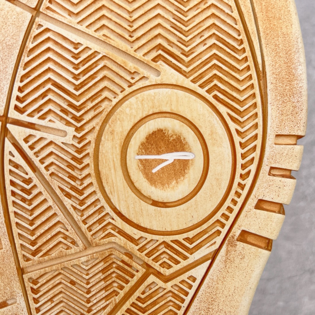 图片[17]-＃LJ渠道版福利 The Last Redemption Spacecourt 系列复古时尚潮流低帮板鞋 唯一正确手工做旧效果 虽然在LA成立到现在才短短3年 但是已经俘获了国内很多icon 特别是今年王一博的上身突然让这个品牌爆火 复古的氧化鞋底搭配拥有小trainer外号的设计 搭配起来不要太好看 舒适的脚感也让这款鞋成为一双不错的日常单品 尺码对应库存‼️-选品中心