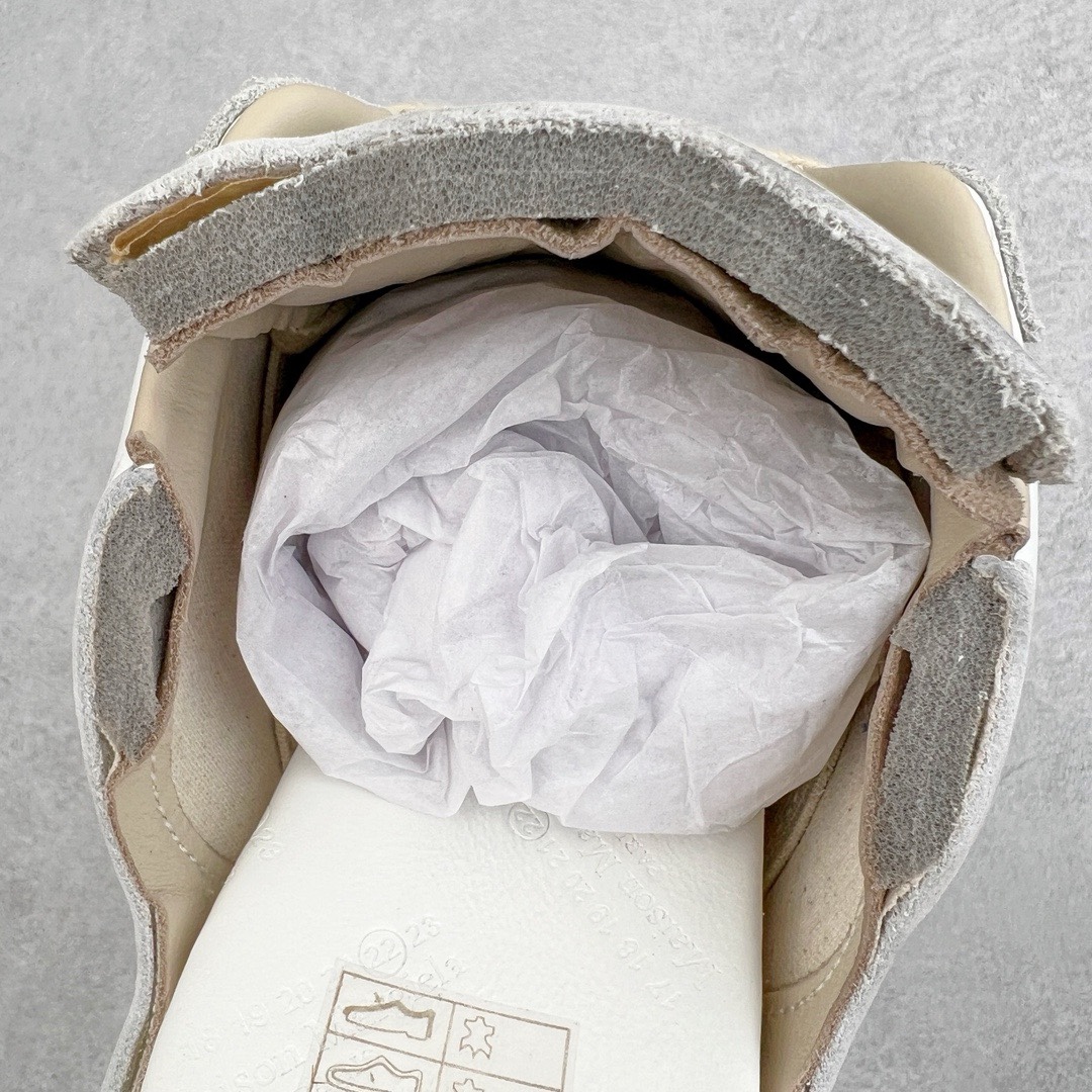 图片[13]-＃LJ渠道版福利 Maison Margiela Calfskin Replica 马吉拉复古低帮时尚德训鞋 上万点击率爆款 高端零售专供批次 全套原楦原纸板原厂数据开发 全鞋荧光划线卡点 胶水把控整洁度追求极致完美 多重QC质检 超越公司货的品控标准 实实在在的免检产品 原盒原配防尘袋购物卡 全网唯一正确0-23数字排版 一比一间距字体 内里全头层小羊皮 原版防滑鞋底设计 灰色翻毛牛皮 白色细纹贝利头层皮 依照原版逐帧开发 原装淡粉纸板中底带编号钢印 尺码对应库存‼️-选品中心