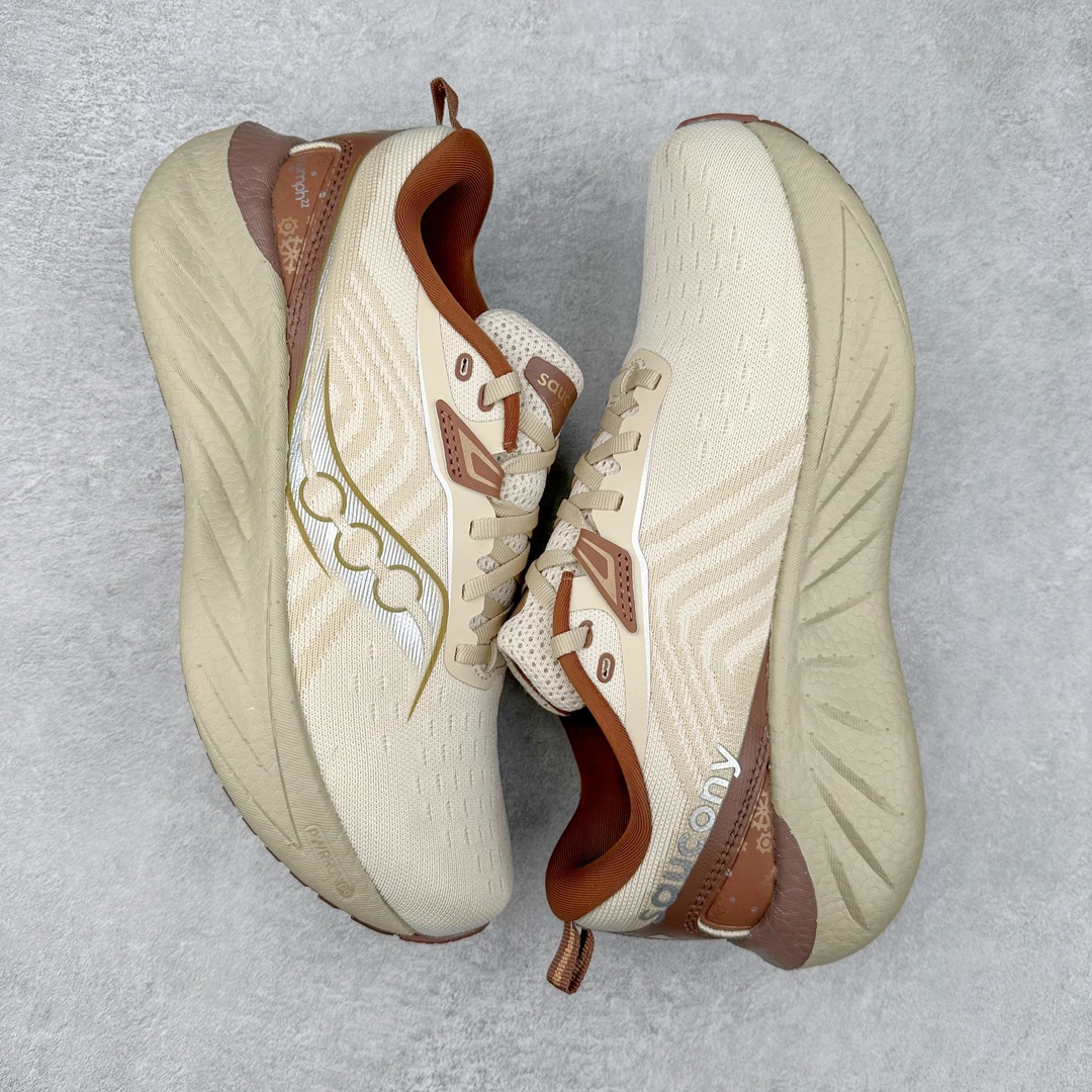 图片[3]-＃SG纯原 Saucony Triumph 22 索康尼胜利22代旗舰级缓震型跑鞋 性能相比前几代再升级：鞋面采用全新升级的工学网设计 贴合脚部更透气 中底部分使用最新的PWRRUN+材质 搭配PWRRUN+鞋垫使中底的大幅加厚 10mm坡差进一步提供缓震、回弹性能 内底则采用了FORMFIT动态适应系统 动态契合脚型 提升包裹性和舒适性 提供更卓越的动态回馈体验 XT-900橡胶大底 可提供良好的抓地力和较强抗磨性能 尺码：35.5 36 36.5 37.5 38 38.5 39 40 40.5 41 42 42.5 43 44 44.5 45-选品中心