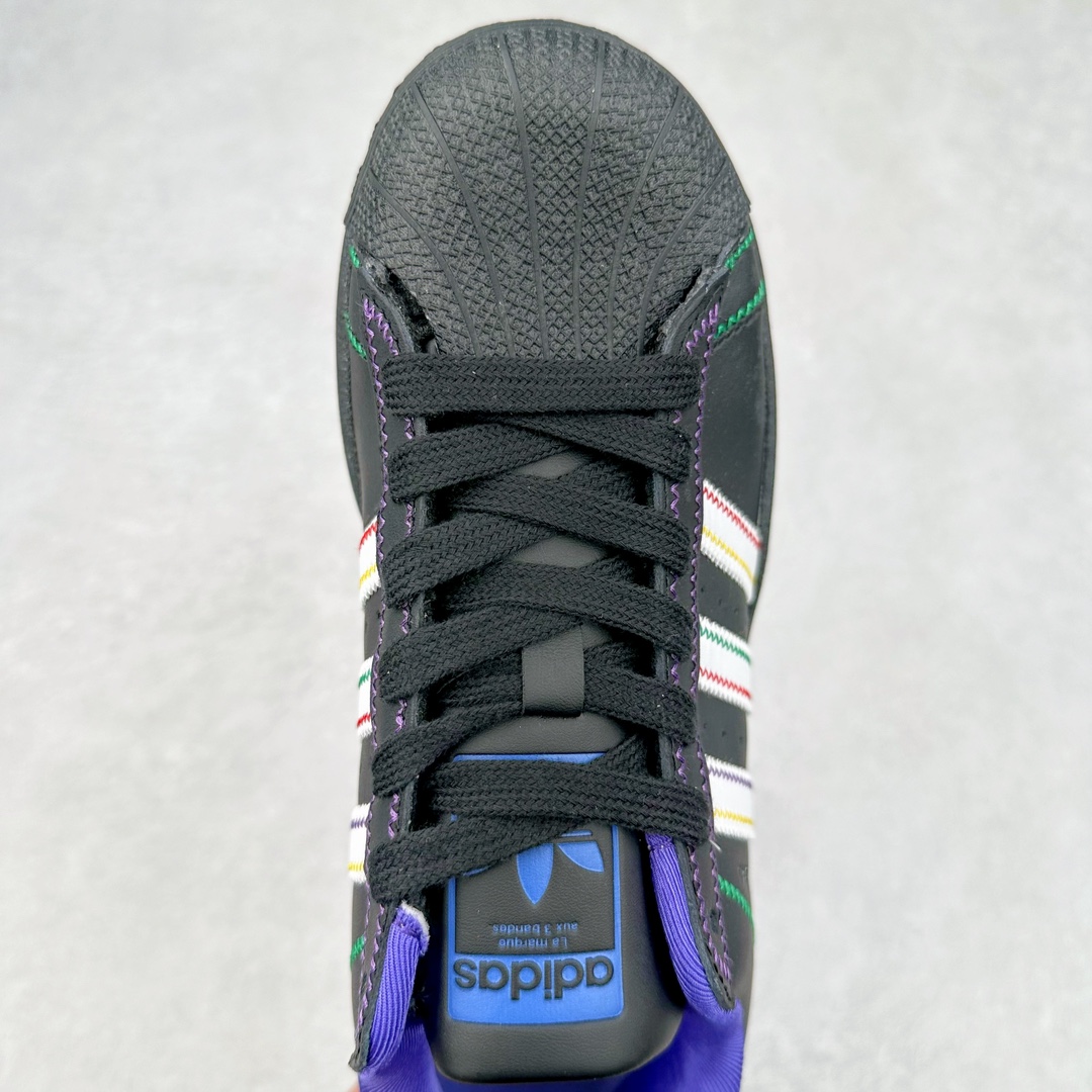 图片[4]-AD Originals Superstar 经典复古贝壳头板鞋 GE8988 诞生于1969年 是第一双将全皮面鞋 身与橡胶鞋头结合在一起的低帮篮球鞋 Superstar最开始 是作为高帮篮球鞋Pro Model的低帮版本而出现的 但因为其独特和醒目的橡胶鞋头造型而让大家熟知 被大家形象地称为\\\”shelltoe\\\”贝壳头 在70年代的美国职业篮球场上 接近3/4的NBA球员都将这双Superstar作为场上用鞋 80年代之后 经过不断的改良和发展 Superstar逐渐成为横跨时装、音乐、街头文化、休闲和运动等各大领域的时尚潮鞋 尺码：36 36.5 37 38 38.5 39 40 40.5 41 42 42.5 43 44 44.5 45-选品中心