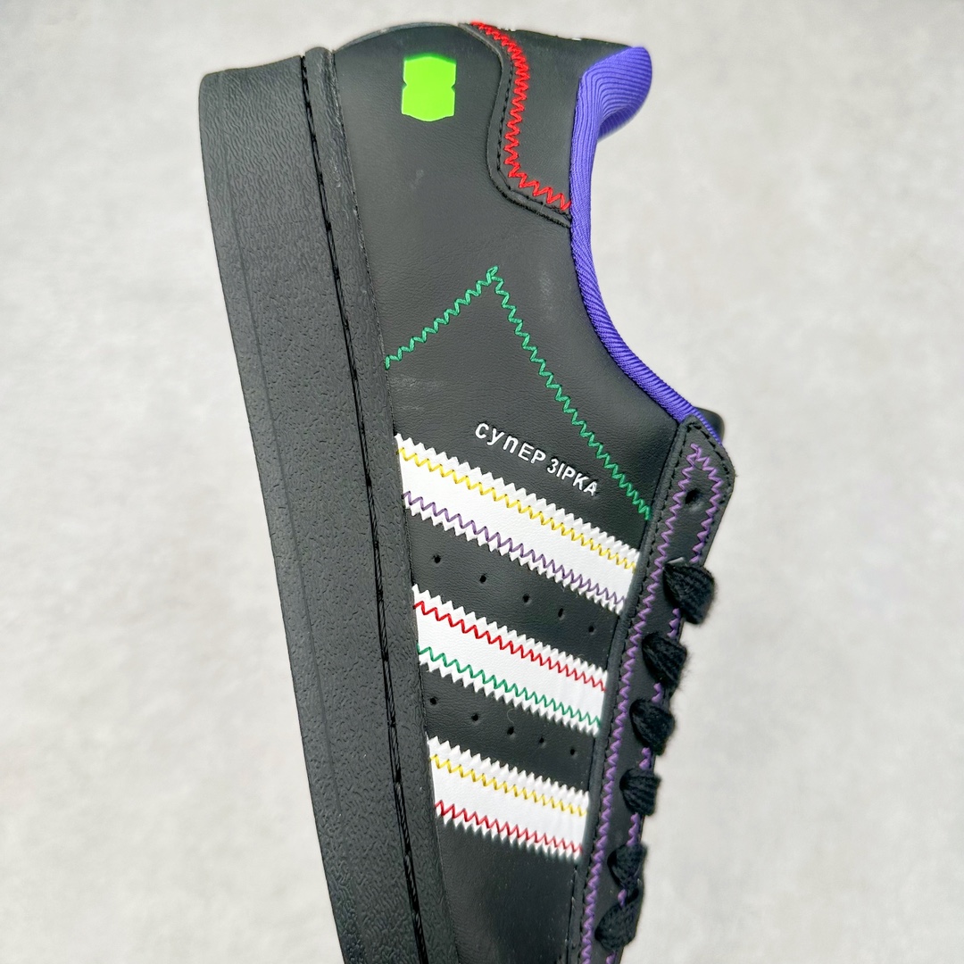 图片[6]-AD Originals Superstar 经典复古贝壳头板鞋 GE8988 诞生于1969年 是第一双将全皮面鞋 身与橡胶鞋头结合在一起的低帮篮球鞋 Superstar最开始 是作为高帮篮球鞋Pro Model的低帮版本而出现的 但因为其独特和醒目的橡胶鞋头造型而让大家熟知 被大家形象地称为\\\”shelltoe\\\”贝壳头 在70年代的美国职业篮球场上 接近3/4的NBA球员都将这双Superstar作为场上用鞋 80年代之后 经过不断的改良和发展 Superstar逐渐成为横跨时装、音乐、街头文化、休闲和运动等各大领域的时尚潮鞋 尺码：36 36.5 37 38 38.5 39 40 40.5 41 42 42.5 43 44 44.5 45-选品中心