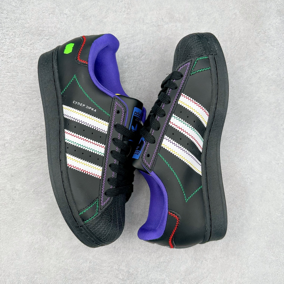 图片[3]-AD Originals Superstar 经典复古贝壳头板鞋 GE8988 诞生于1969年 是第一双将全皮面鞋 身与橡胶鞋头结合在一起的低帮篮球鞋 Superstar最开始 是作为高帮篮球鞋Pro Model的低帮版本而出现的 但因为其独特和醒目的橡胶鞋头造型而让大家熟知 被大家形象地称为\\\”shelltoe\\\”贝壳头 在70年代的美国职业篮球场上 接近3/4的NBA球员都将这双Superstar作为场上用鞋 80年代之后 经过不断的改良和发展 Superstar逐渐成为横跨时装、音乐、街头文化、休闲和运动等各大领域的时尚潮鞋 尺码：36 36.5 37 38 38.5 39 40 40.5 41 42 42.5 43 44 44.5 45-选品中心