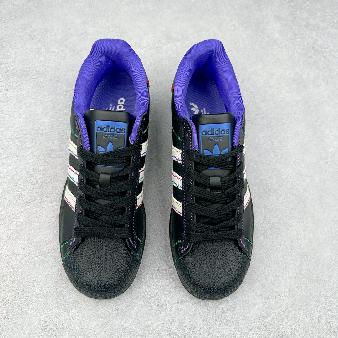 图片[2]-AD Originals Superstar 经典复古贝壳头板鞋 GE8988 诞生于1969年 是第一双将全皮面鞋 身与橡胶鞋头结合在一起的低帮篮球鞋 Superstar最开始 是作为高帮篮球鞋Pro Model的低帮版本而出现的 但因为其独特和醒目的橡胶鞋头造型而让大家熟知 被大家形象地称为\\\”shelltoe\\\”贝壳头 在70年代的美国职业篮球场上 接近3/4的NBA球员都将这双Superstar作为场上用鞋 80年代之后 经过不断的改良和发展 Superstar逐渐成为横跨时装、音乐、街头文化、休闲和运动等各大领域的时尚潮鞋 尺码：36 36.5 37 38 38.5 39 40 40.5 41 42 42.5 43 44 44.5 45-选品中心