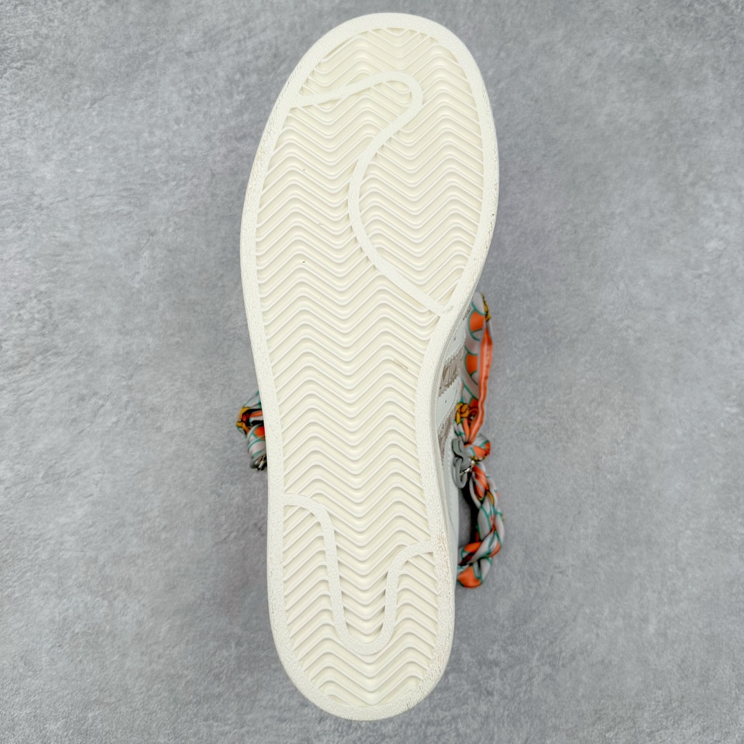 图片[9]-AD Originals Superstar 经典复古贝壳头板鞋 GE8988 诞生于1969年 是第一双将全皮面鞋 身与橡胶鞋头结合在一起的低帮篮球鞋 Superstar最开始 是作为高帮篮球鞋Pro Model的低帮版本而出现的 但因为其独特和醒目的橡胶鞋头造型而让大家熟知 被大家形象地称为\\\”shelltoe\\\”贝壳头 在70年代的美国职业篮球场上 接近3/4的NBA球员都将这双Superstar作为场上用鞋 80年代之后 经过不断的改良和发展 Superstar逐渐成为横跨时装、音乐、街头文化、休闲和运动等各大领域的时尚潮鞋 尺码：36 36.5 37 38 38.5 39 40 40.5 41 42 42.5 43 44 44.5 45-选品中心