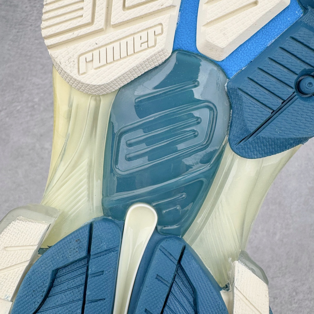 图片[20]-＃VG零售版 BALENCIAGA Runner Sneaker 巴黎世家七代慢跑系列低帮复古野跑潮流运动鞋老爹鞋 尼龙和网布材质 磨损效果 鞋头边缘印有尺码 背面浮印尺码 外侧印有跑者徽标 鞋舌刺绣 Balenciaga 品牌标识 鞋跟背面 Balenciaga品牌标识 材质采用65%聚氨酯、35%聚酯纤维 全新 Runner 鞋型轮廓借鉴于 2000 年初的复古线条 搭载大网眼面料制成鞋面基础，由粉色、白色尼龍与橡胶质地覆盖鞋面诠释线条感 当中透过几道手缝线与折损痕更是精准的掌握历经时间淬炼的破旧痕迹 延续其手法至鞋领、鞋跟、鞋带、中底等部分均饰有破损及脏污之貌 尤其是鞋领处与鞋带孔眼条更是采用不规则做旧技术将内容物泡棉随机露出 尺码：35 36 37 38 39 40 41 42 43 44 45 46-选品中心