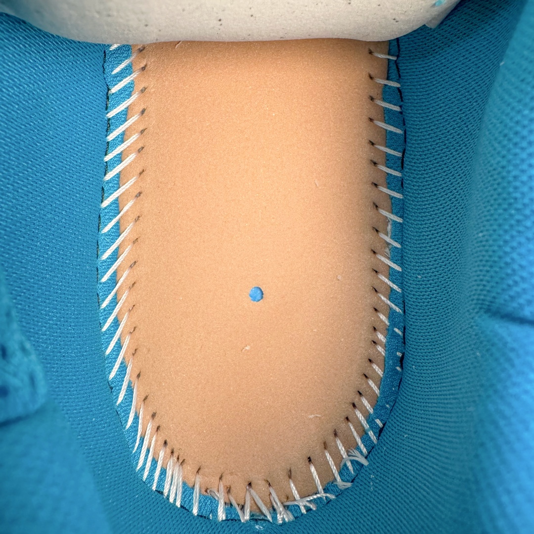 图片[10]-＃VG零售版 BALENCIAGA Runner Sneaker 巴黎世家七代慢跑系列低帮复古野跑潮流运动鞋老爹鞋 尼龙和网布材质 磨损效果 鞋头边缘印有尺码 背面浮印尺码 外侧印有跑者徽标 鞋舌刺绣 Balenciaga 品牌标识 鞋跟背面 Balenciaga品牌标识 材质采用65%聚氨酯、35%聚酯纤维 全新 Runner 鞋型轮廓借鉴于 2000 年初的复古线条 搭载大网眼面料制成鞋面基础，由粉色、白色尼龍与橡胶质地覆盖鞋面诠释线条感 当中透过几道手缝线与折损痕更是精准的掌握历经时间淬炼的破旧痕迹 延续其手法至鞋领、鞋跟、鞋带、中底等部分均饰有破损及脏污之貌 尤其是鞋领处与鞋带孔眼条更是采用不规则做旧技术将内容物泡棉随机露出 尺码：35 36 37 38 39 40 41 42 43 44 45 46-选品中心