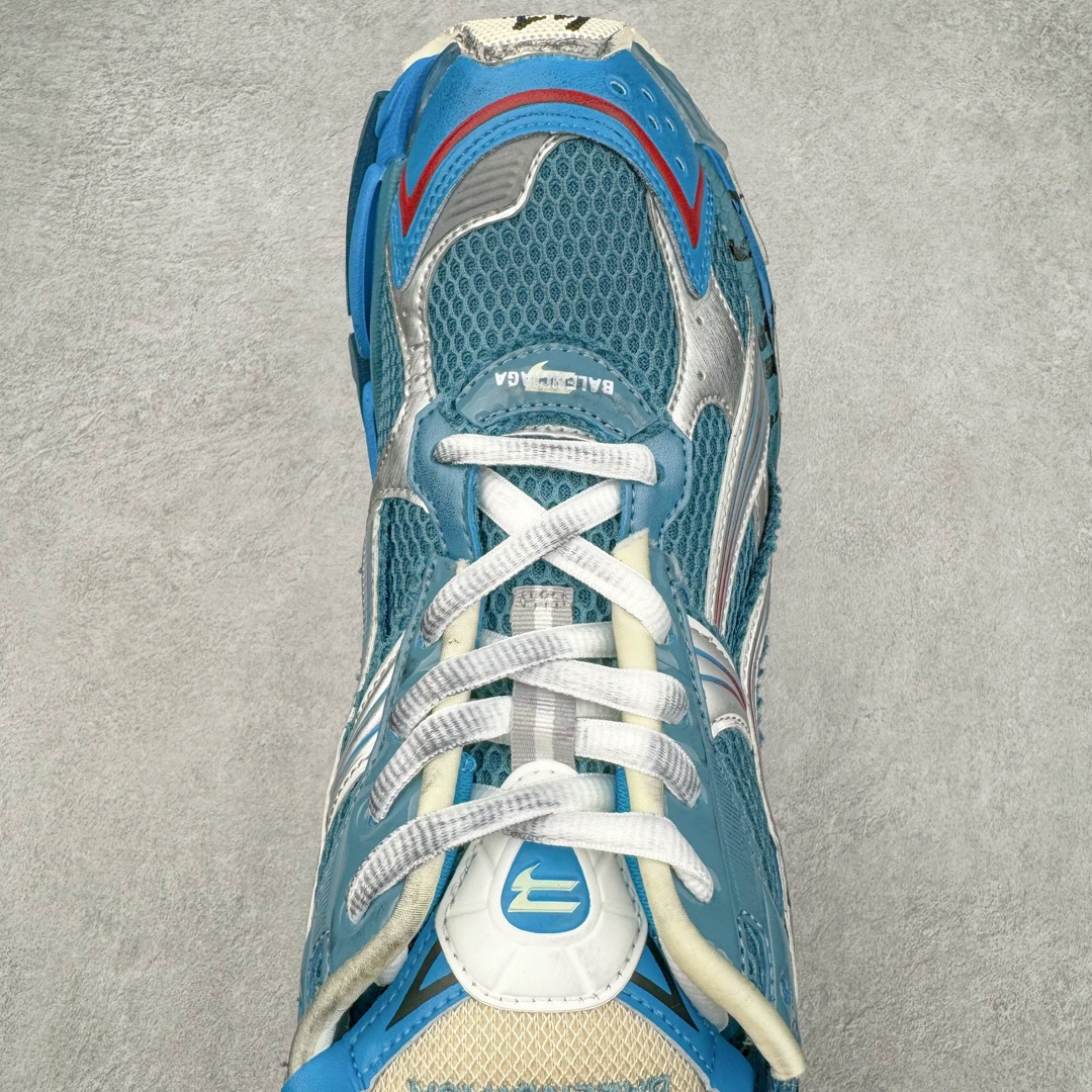 图片[4]-＃VG零售版 BALENCIAGA Runner Sneaker 巴黎世家七代慢跑系列低帮复古野跑潮流运动鞋老爹鞋 尼龙和网布材质 磨损效果 鞋头边缘印有尺码 背面浮印尺码 外侧印有跑者徽标 鞋舌刺绣 Balenciaga 品牌标识 鞋跟背面 Balenciaga品牌标识 材质采用65%聚氨酯、35%聚酯纤维 全新 Runner 鞋型轮廓借鉴于 2000 年初的复古线条 搭载大网眼面料制成鞋面基础，由粉色、白色尼龍与橡胶质地覆盖鞋面诠释线条感 当中透过几道手缝线与折损痕更是精准的掌握历经时间淬炼的破旧痕迹 延续其手法至鞋领、鞋跟、鞋带、中底等部分均饰有破损及脏污之貌 尤其是鞋领处与鞋带孔眼条更是采用不规则做旧技术将内容物泡棉随机露出 尺码：35 36 37 38 39 40 41 42 43 44 45 46-选品中心