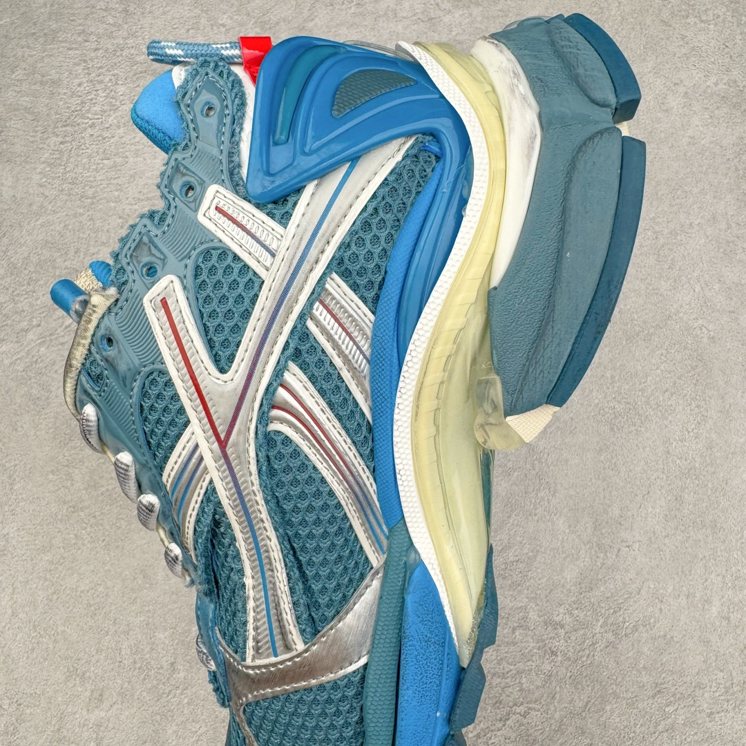 图片[7]-＃VG零售版 BALENCIAGA Runner Sneaker 巴黎世家七代慢跑系列低帮复古野跑潮流运动鞋老爹鞋 尼龙和网布材质 磨损效果 鞋头边缘印有尺码 背面浮印尺码 外侧印有跑者徽标 鞋舌刺绣 Balenciaga 品牌标识 鞋跟背面 Balenciaga品牌标识 材质采用65%聚氨酯、35%聚酯纤维 全新 Runner 鞋型轮廓借鉴于 2000 年初的复古线条 搭载大网眼面料制成鞋面基础，由粉色、白色尼龍与橡胶质地覆盖鞋面诠释线条感 当中透过几道手缝线与折损痕更是精准的掌握历经时间淬炼的破旧痕迹 延续其手法至鞋领、鞋跟、鞋带、中底等部分均饰有破损及脏污之貌 尤其是鞋领处与鞋带孔眼条更是采用不规则做旧技术将内容物泡棉随机露出 尺码：35 36 37 38 39 40 41 42 43 44 45 46-选品中心