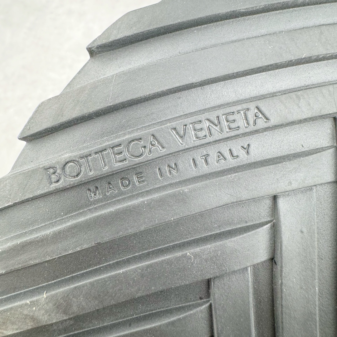 图片[18]-＃GD广顶 BOTTEGA VENETA Orbit Runner BV葆蝶家时尚休闲王一博同款老爹鞋运动鞋 原版开发 一比一打造 相似度百分之99以上 市场一梯队级别品质 区别市场任何标文顶级品质版本 采用轻质科技网布面料 搭配几何图案设计橡胶外底 王炸系列 高版本 认准套包工艺 实际增高很多哦 还是一样显腿细非常nice 耐玩耐造 对标对版 套包鞋工艺 认准高版本 大底选用拼色TPU大底 配置原版包装 尺码：35 36 37 38 39 40 41 42 43 44 45-选品中心