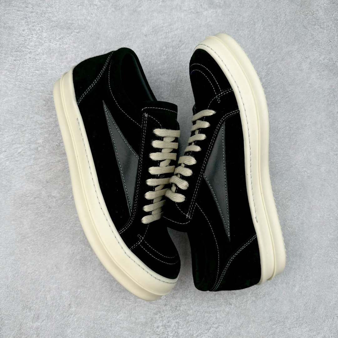 图片[3]-＃GD广顶 Rick Owens Drkshdw 瑞克·欧文斯低帮皮面时尚运动板鞋 奶白 二级市场已经7K以上 平台客户随意卖四位数 RO广东原厂出品 纯原天花板 原版一比一复刻 冲正绝不翻车 还原度达到百分之98以上 原楦开发纸版版型 ZP拆解原版1：1复模裁片纸版 力求做到0错位 这样才能达到和zp一致的鞋型味道 采用进口cnc数控机床开发对版独家tpu奶香大底 区别于市场所有版本 zp同源全头层粒面小牛皮 达到和zp一致手感 原厂进口细纹布 万邦订购原厂高弹粉红色海绵 内里搭配软质细腻羊皮 TPU高密度大底 软硬度透光度高已经测试和原版一致 尺码：39 40 41 42 43 44 45 46-选品中心