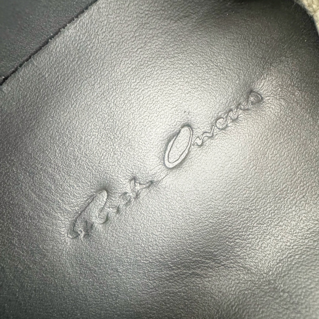 图片[12]-＃GD广顶 Rick Owens Drkshdw 瑞克·欧文斯低帮皮面时尚运动板鞋 奶白 二级市场已经7K以上 平台客户随意卖四位数 RO广东原厂出品 纯原天花板 原版一比一复刻 冲正绝不翻车 还原度达到百分之98以上 原楦开发纸版版型 ZP拆解原版1：1复模裁片纸版 力求做到0错位 这样才能达到和zp一致的鞋型味道 采用进口cnc数控机床开发对版独家tpu奶香大底 区别于市场所有版本 zp同源全头层粒面小牛皮 达到和zp一致手感 原厂进口细纹布 万邦订购原厂高弹粉红色海绵 内里搭配软质细腻羊皮 TPU高密度大底 软硬度透光度高已经测试和原版一致 尺码：39 40 41 42 43 44 45 46-选品中心