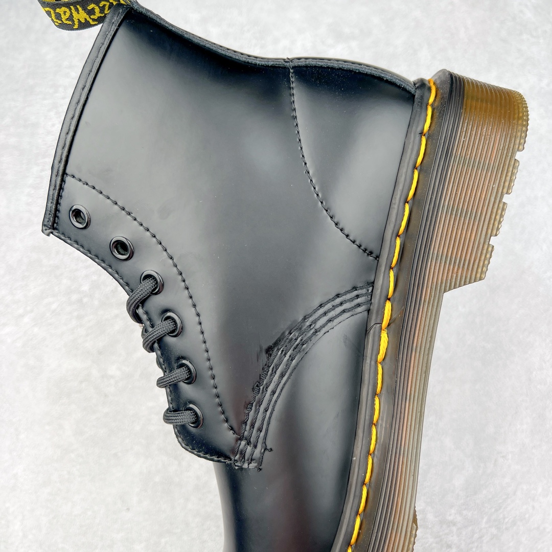 图片[7]-＃福利特价 Dr.Martens 马汀博士经典牛皮革舒适百撘马丁靴 马汀博士作为一个具有独特魅力的品牌 吸引了一群各具特色、而又崇尚本真精神的人 他们主张表达自我 他们每一个人都是世问独特的存在 从风格来看 马汀博士极简的鞋型轮廓 使鞋靴能轻松融入穿着者的造型 从而形成独具特色的风格 从实用性来看 耐穿舒适的体验感 为马汀博士成为街头潮流奠定了基础 从情感方面来看 这些具有辨识度的鞋子还是独特态度和权力赋予的象征 尺码：35 36 37 38 39 40 41 42 43 44-选品中心