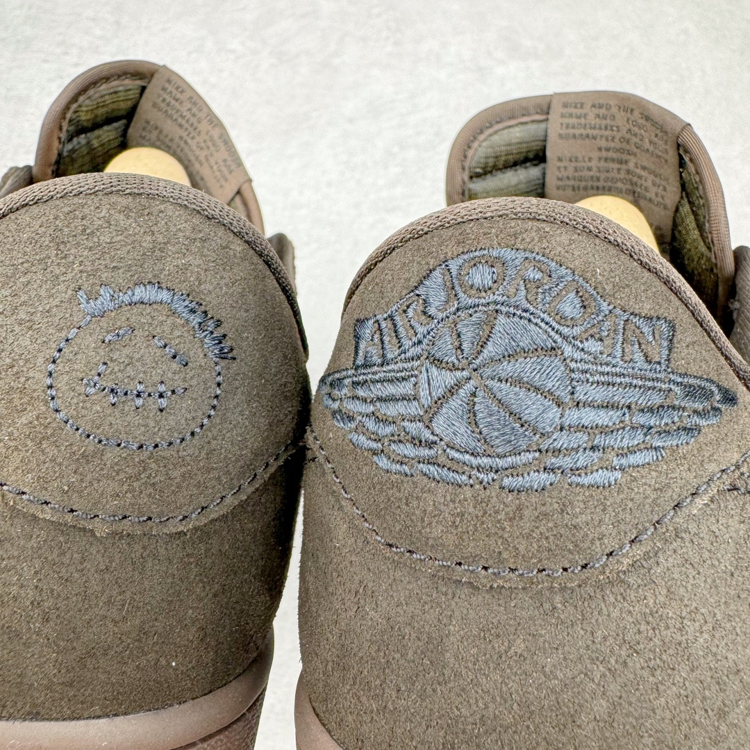 图片[10]-＃FK纯原 Travis Scott x Air Jordan AJ1 Low OG SP TS联名倒钩9.0低帮 黑棕 DM7688-202 外贸高端零售特供批次 产品品控稳定性领先行业 各方面均可对飙L版 良心定价不杀猪 原厂全套原楦原纸板冲刀磨具开发 原厂皮料加持 原厂港宝加持定型后跟R度完美 同源原厂电绣 鬼脸飞翼针数密度立体效果一致 百分百一致原鞋 原厂拉帮工艺 针距密度一致 后跟弧度收口自然不对折 极致一眼正品既视感 进口玻璃冲刀皮料裁剪零毛边 全鞋电脑针车工艺 品控清洁度最高QC检验标准 免检产品 原厂订购鞋盒、鞋标、防尘纸、鞋撑、鞋带 追求极致的原厂味道 尺码：36 36.5 37.5 38 38.5 39 40 40.5 41 42 42.5 43 44 44.5 45 46 47.5 48.5-选品中心