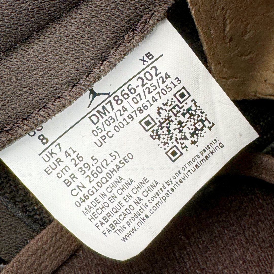 图片[22]-＃FK纯原 Travis Scott x Air Jordan AJ1 Low OG SP TS联名倒钩9.0低帮 黑棕 DM7688-202 外贸高端零售特供批次 产品品控稳定性领先行业 各方面均可对飙L版 良心定价不杀猪 原厂全套原楦原纸板冲刀磨具开发 原厂皮料加持 原厂港宝加持定型后跟R度完美 同源原厂电绣 鬼脸飞翼针数密度立体效果一致 百分百一致原鞋 原厂拉帮工艺 针距密度一致 后跟弧度收口自然不对折 极致一眼正品既视感 进口玻璃冲刀皮料裁剪零毛边 全鞋电脑针车工艺 品控清洁度最高QC检验标准 免检产品 原厂订购鞋盒、鞋标、防尘纸、鞋撑、鞋带 追求极致的原厂味道 尺码：36 36.5 37.5 38 38.5 39 40 40.5 41 42 42.5 43 44 44.5 45 46 47.5 48.5-选品中心