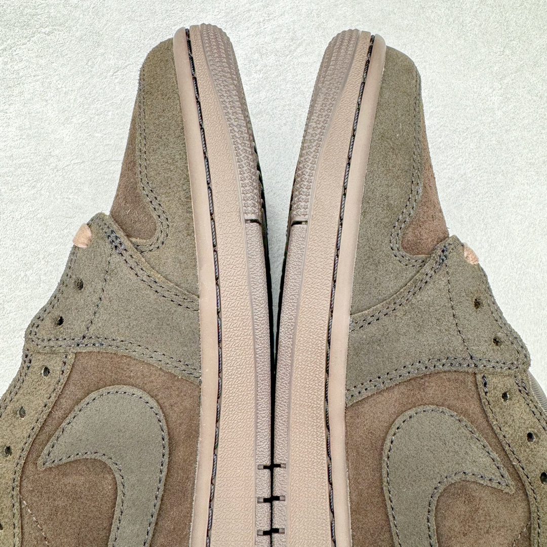 图片[13]-＃FK纯原 Travis Scott x Air Jordan AJ1 Low OG SP TS联名倒钩9.0低帮 黑棕 DM7688-202 外贸高端零售特供批次 产品品控稳定性领先行业 各方面均可对飙L版 良心定价不杀猪 原厂全套原楦原纸板冲刀磨具开发 原厂皮料加持 原厂港宝加持定型后跟R度完美 同源原厂电绣 鬼脸飞翼针数密度立体效果一致 百分百一致原鞋 原厂拉帮工艺 针距密度一致 后跟弧度收口自然不对折 极致一眼正品既视感 进口玻璃冲刀皮料裁剪零毛边 全鞋电脑针车工艺 品控清洁度最高QC检验标准 免检产品 原厂订购鞋盒、鞋标、防尘纸、鞋撑、鞋带 追求极致的原厂味道 尺码：36 36.5 37.5 38 38.5 39 40 40.5 41 42 42.5 43 44 44.5 45 46 47.5 48.5-选品中心