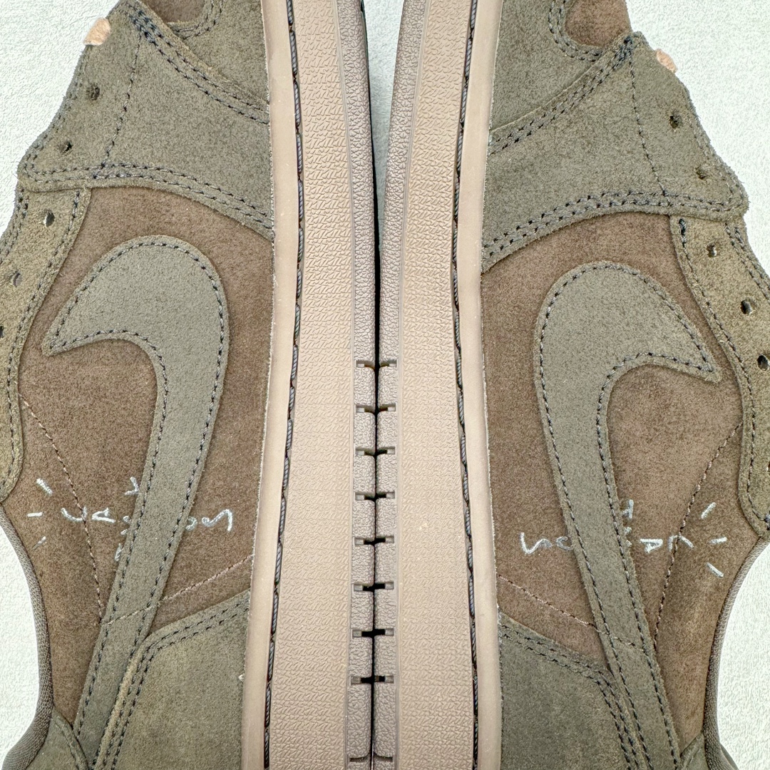 图片[14]-＃FK纯原 Travis Scott x Air Jordan AJ1 Low OG SP TS联名倒钩9.0低帮 黑棕 DM7688-202 外贸高端零售特供批次 产品品控稳定性领先行业 各方面均可对飙L版 良心定价不杀猪 原厂全套原楦原纸板冲刀磨具开发 原厂皮料加持 原厂港宝加持定型后跟R度完美 同源原厂电绣 鬼脸飞翼针数密度立体效果一致 百分百一致原鞋 原厂拉帮工艺 针距密度一致 后跟弧度收口自然不对折 极致一眼正品既视感 进口玻璃冲刀皮料裁剪零毛边 全鞋电脑针车工艺 品控清洁度最高QC检验标准 免检产品 原厂订购鞋盒、鞋标、防尘纸、鞋撑、鞋带 追求极致的原厂味道 尺码：36 36.5 37.5 38 38.5 39 40 40.5 41 42 42.5 43 44 44.5 45 46 47.5 48.5-选品中心