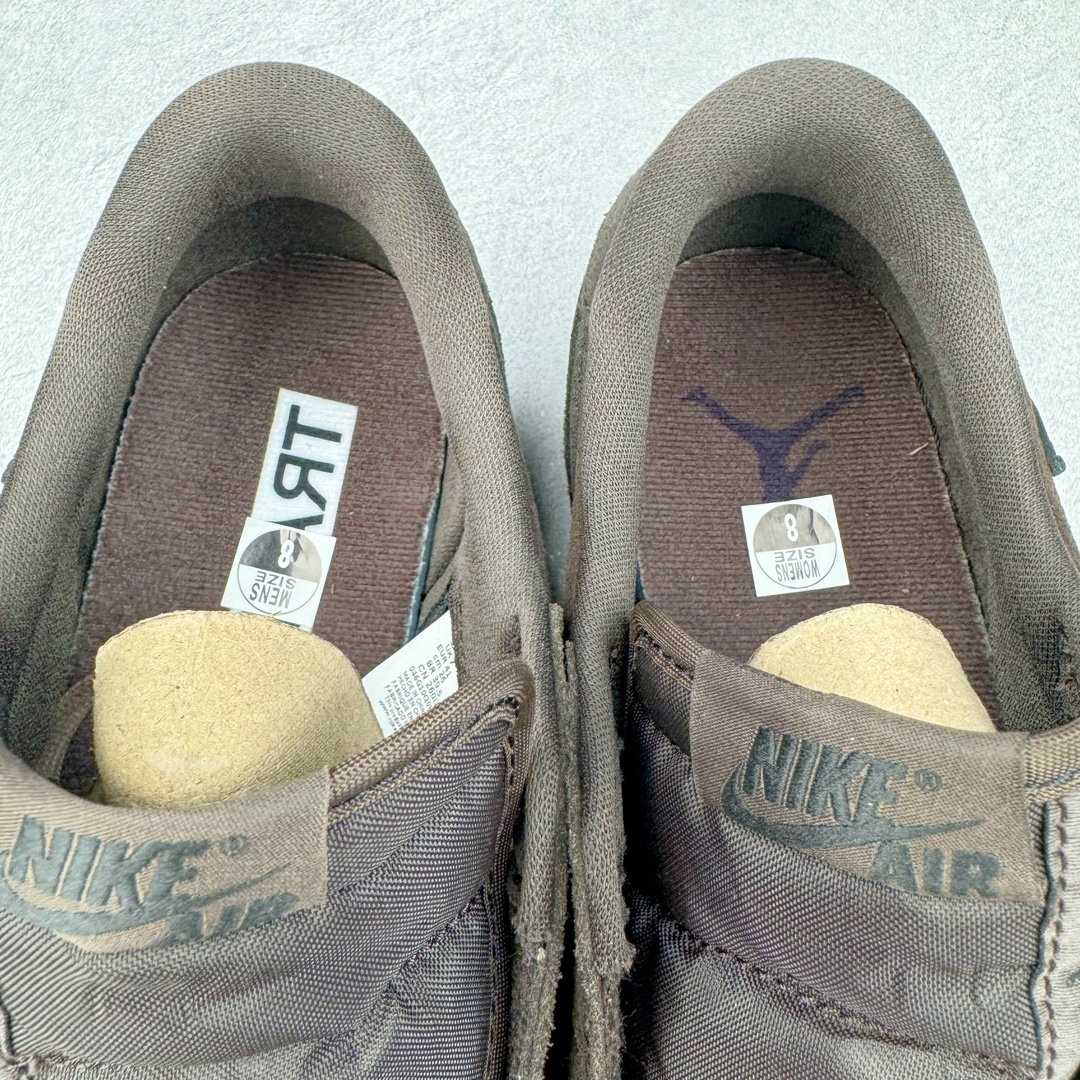 图片[11]-＃FK纯原 Travis Scott x Air Jordan AJ1 Low OG SP TS联名倒钩9.0低帮 黑棕 DM7688-202 外贸高端零售特供批次 产品品控稳定性领先行业 各方面均可对飙L版 良心定价不杀猪 原厂全套原楦原纸板冲刀磨具开发 原厂皮料加持 原厂港宝加持定型后跟R度完美 同源原厂电绣 鬼脸飞翼针数密度立体效果一致 百分百一致原鞋 原厂拉帮工艺 针距密度一致 后跟弧度收口自然不对折 极致一眼正品既视感 进口玻璃冲刀皮料裁剪零毛边 全鞋电脑针车工艺 品控清洁度最高QC检验标准 免检产品 原厂订购鞋盒、鞋标、防尘纸、鞋撑、鞋带 追求极致的原厂味道 尺码：36 36.5 37.5 38 38.5 39 40 40.5 41 42 42.5 43 44 44.5 45 46 47.5 48.5-选品中心