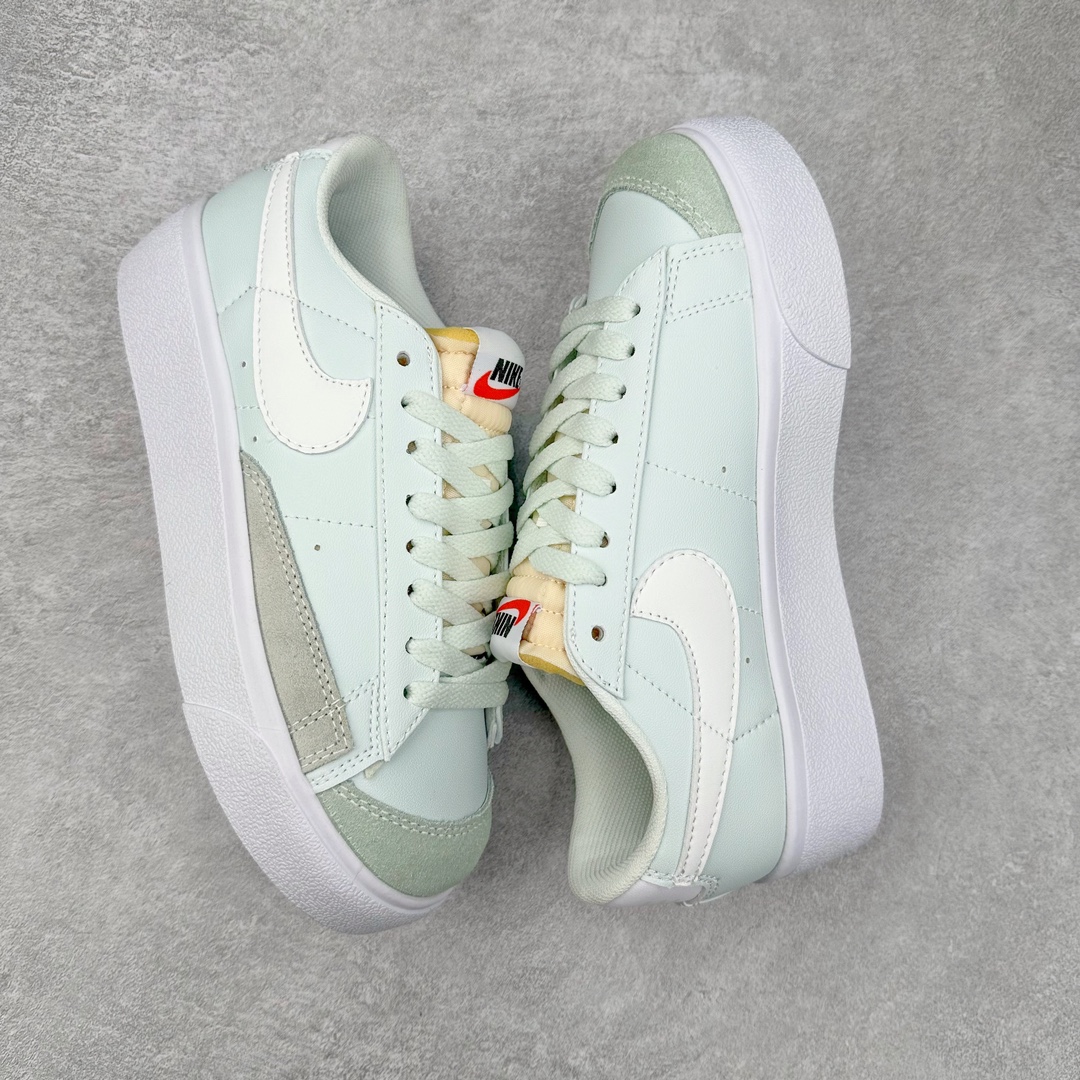 图片[3]-NK Blazer Low \’1977 VNTG SS经典开拓者低帮百搭休闲厚底运动板鞋 采用环保材料的大底 独特的鞋面连者鞋底印刷 演绎出了这个配色的独特风格 眼前的新设计选用皮质 配出当下流行的阴阳元素 呈现属于现代潮流的美感 尺码：36 36.5 37.5 38 38.5 39 40 40.5 41 42 42.5 43 44 44.5 45-选品中心